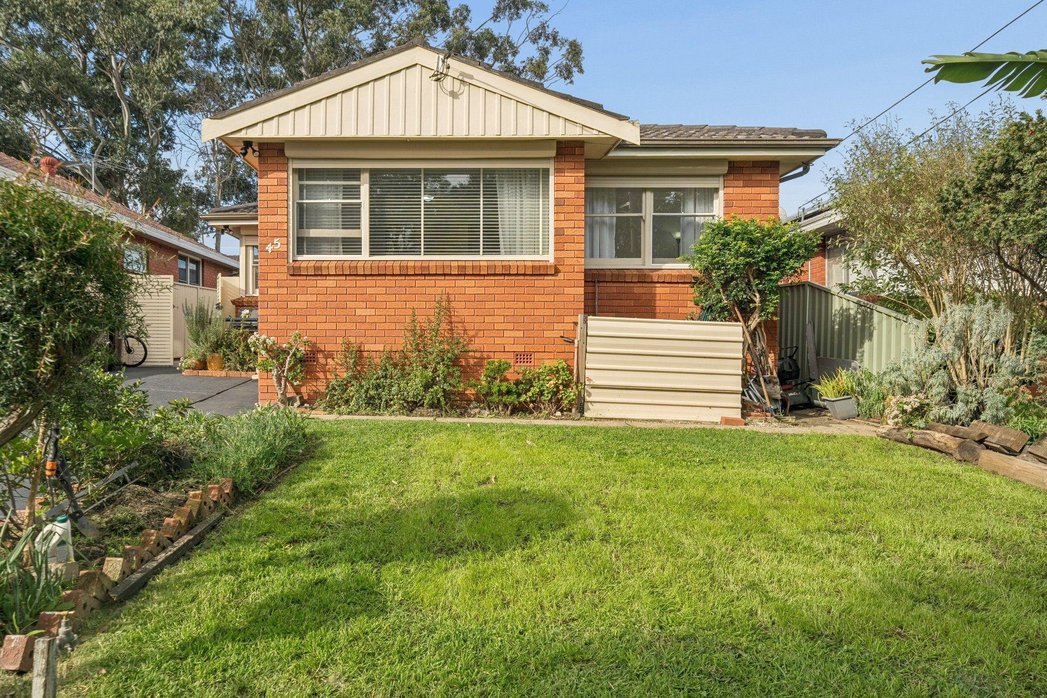 45 Fullerton Crescent — photo 6 of 26
