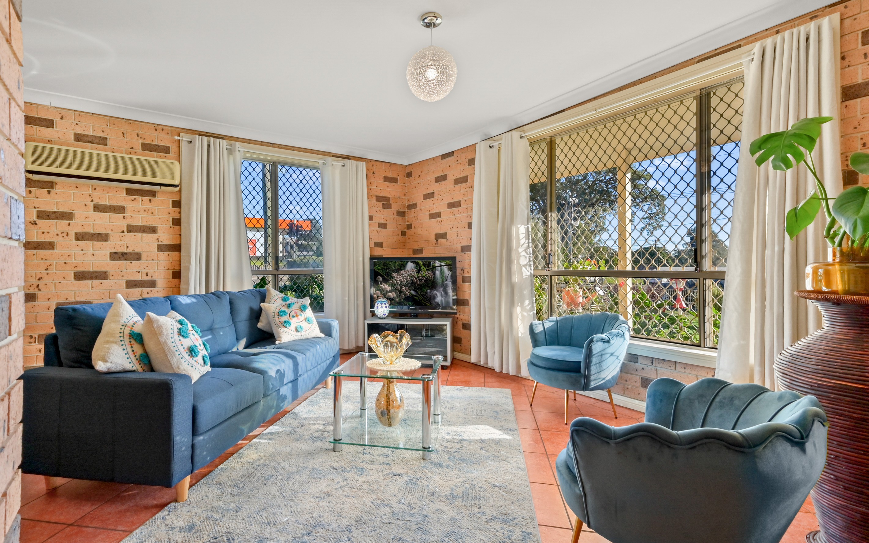 8 Parliament Road, Macquarie Fields, NSW 2564