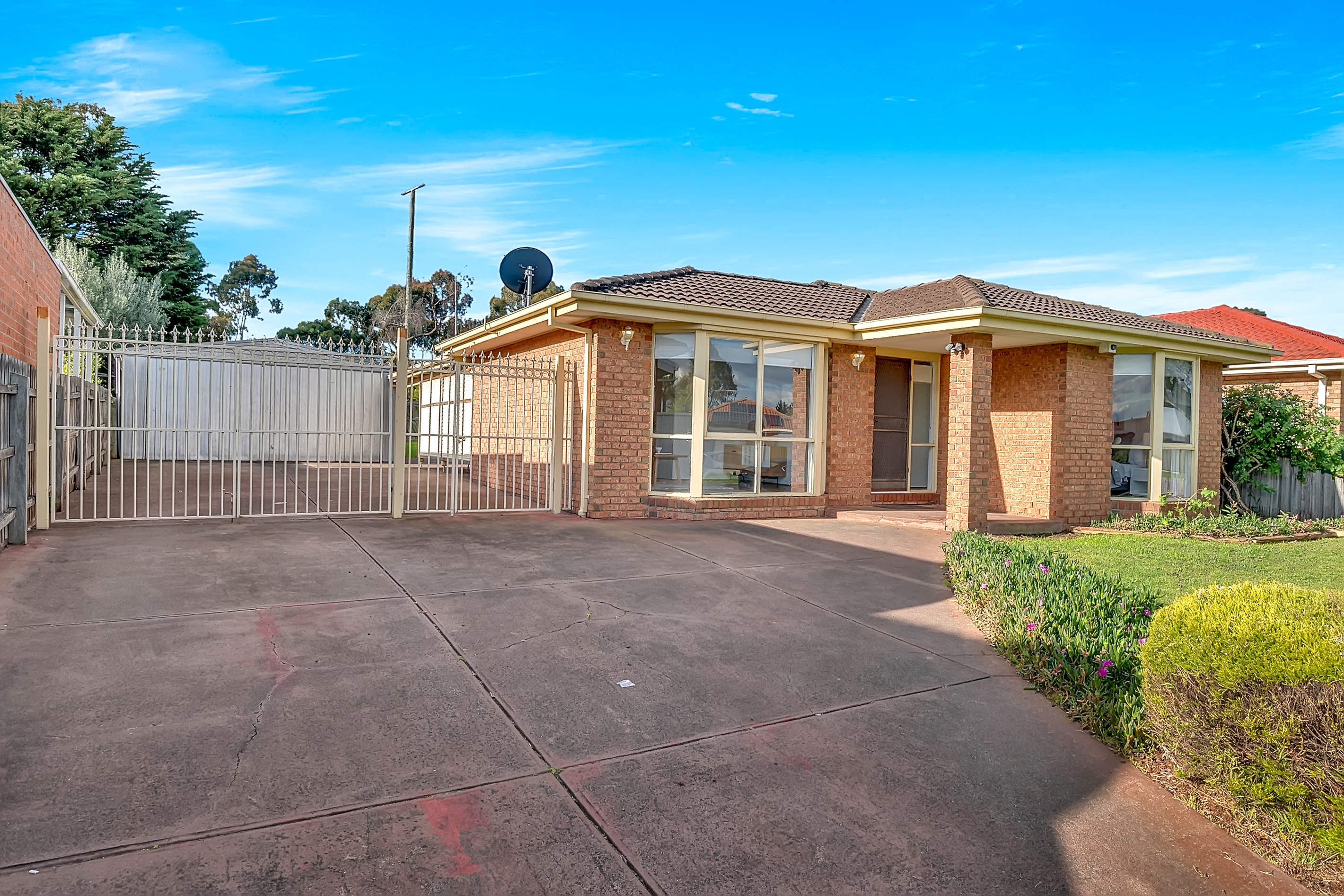 95 Bicentennial Crescent, Meadow Heights, VIC 3048