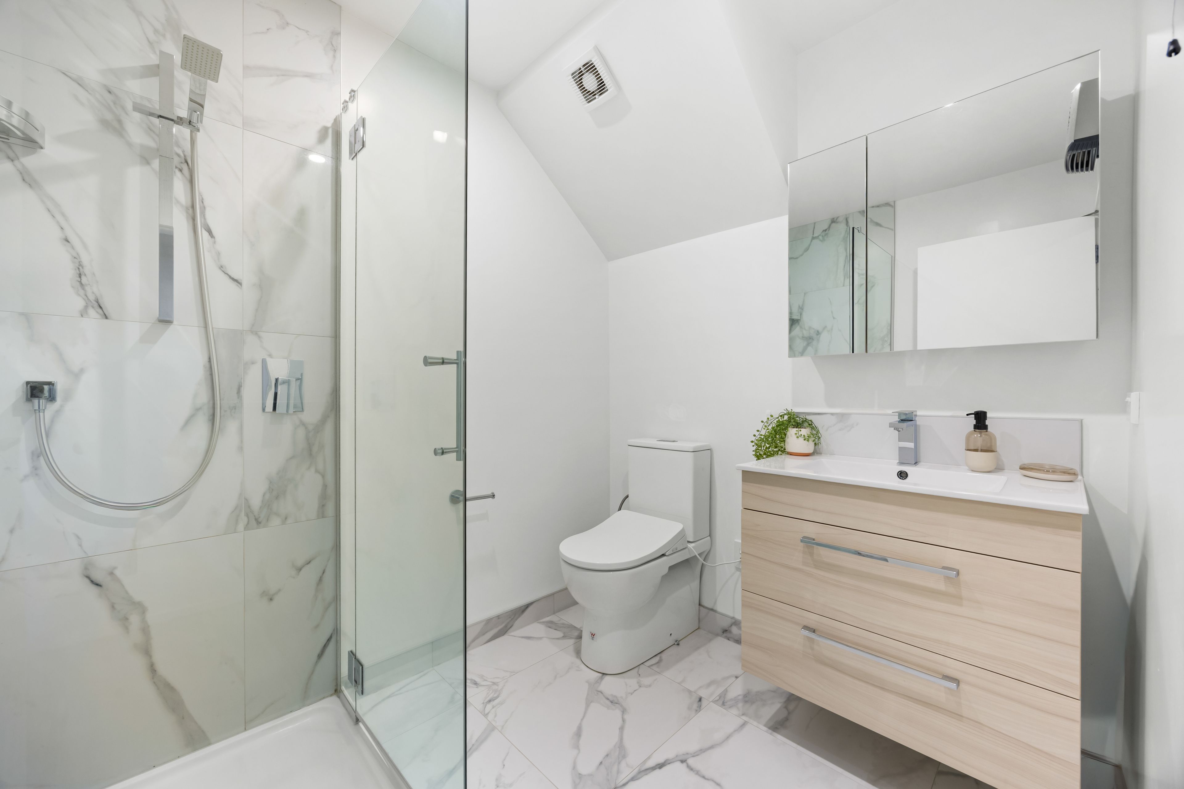 4/14 Wilsher Crescent, Henderson, Waitakere City