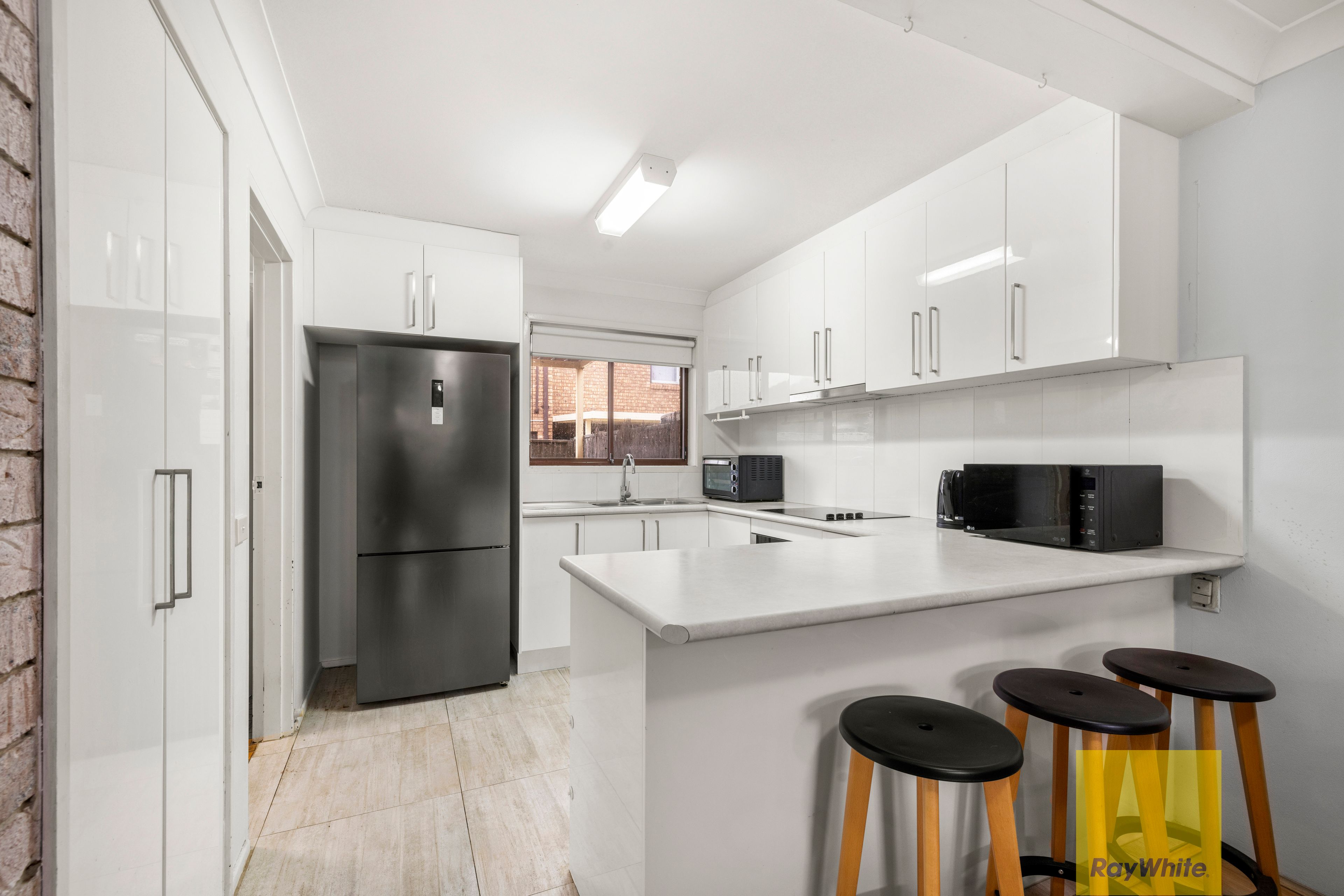 4/31 Calabro Avenue — photo 4 of 9