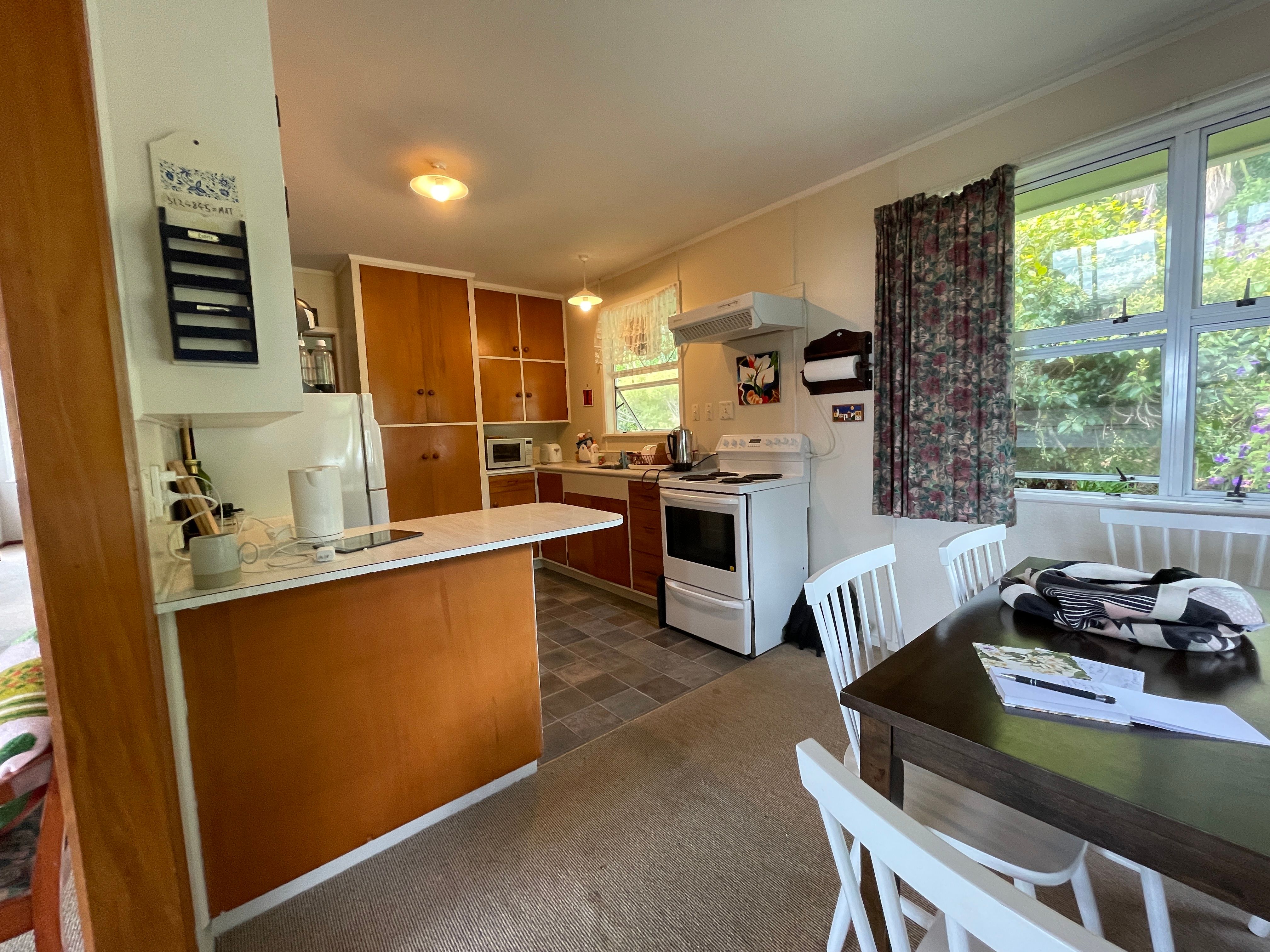 Fully furnished on West End! 3