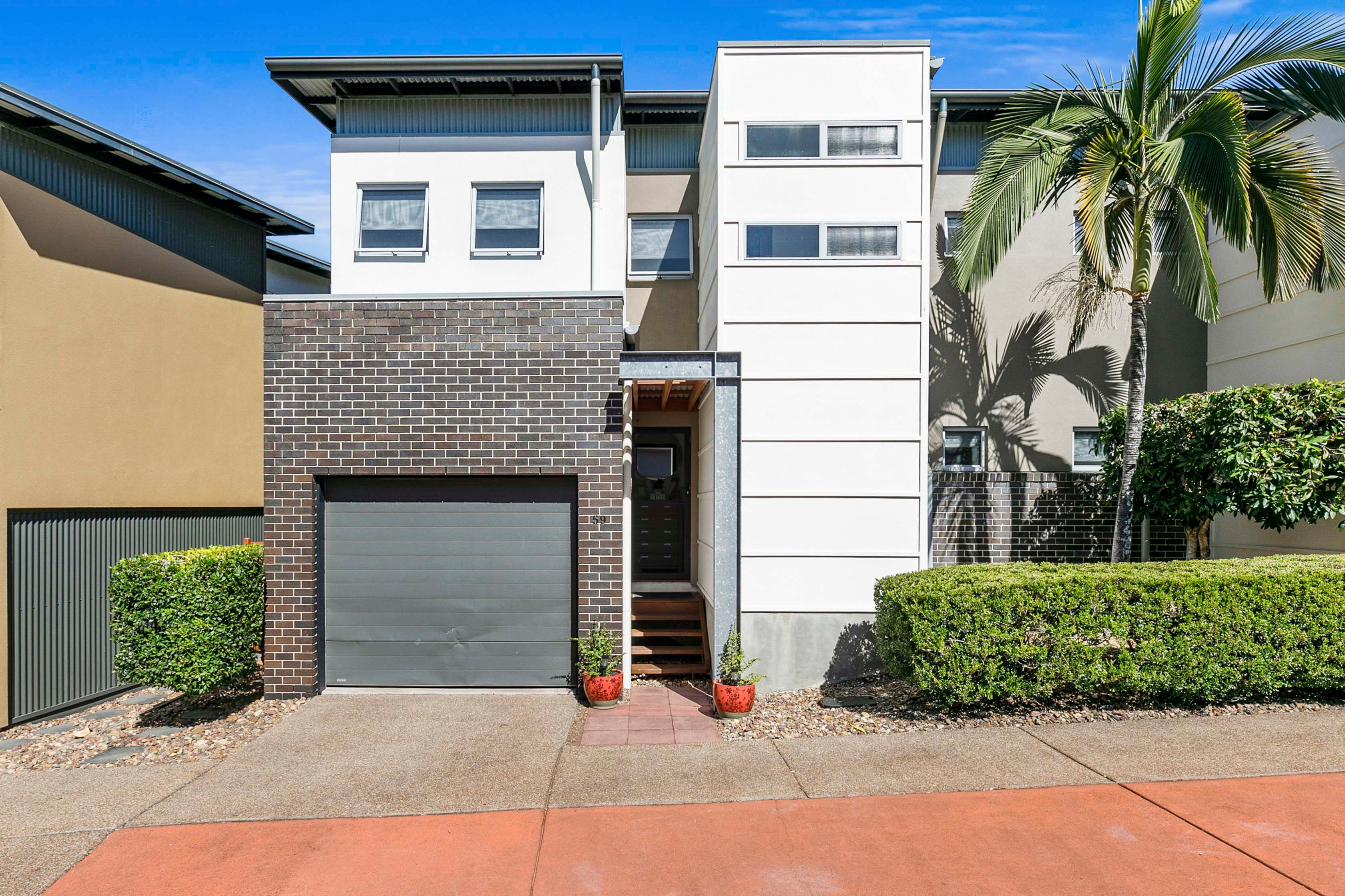 80 Moolyyir Street, Urangan QLD 4655
