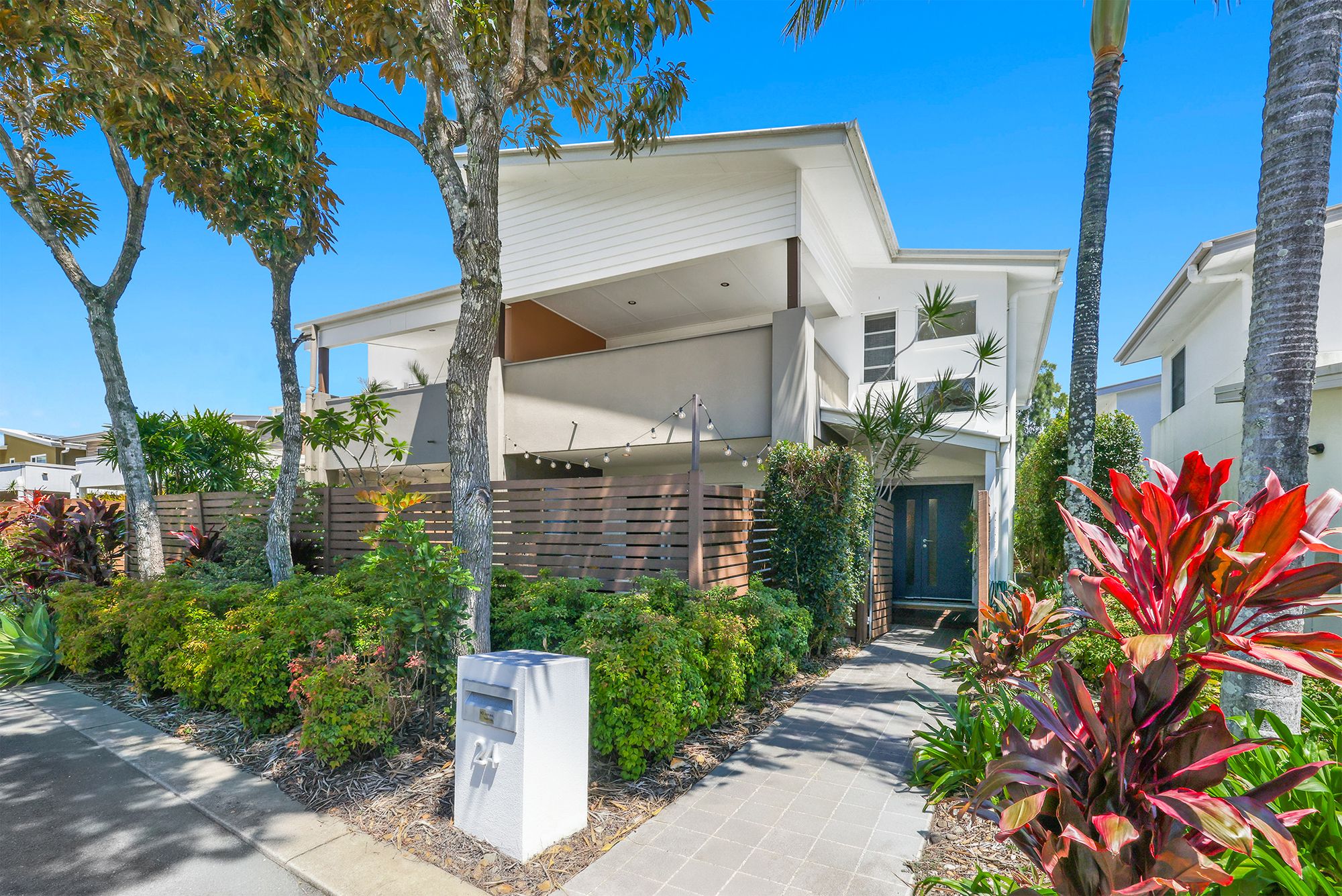 24 Lillie Street, Burleigh Waters QLD 4220