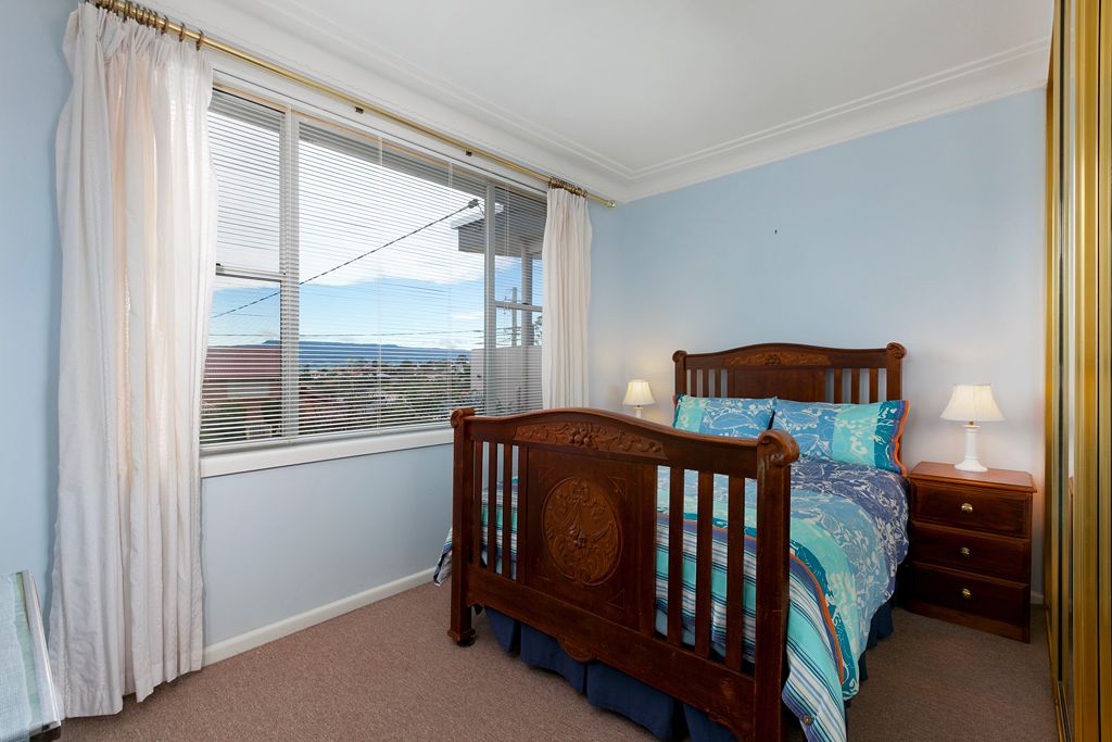 25 Eureka Avenue — photo 4 of 5