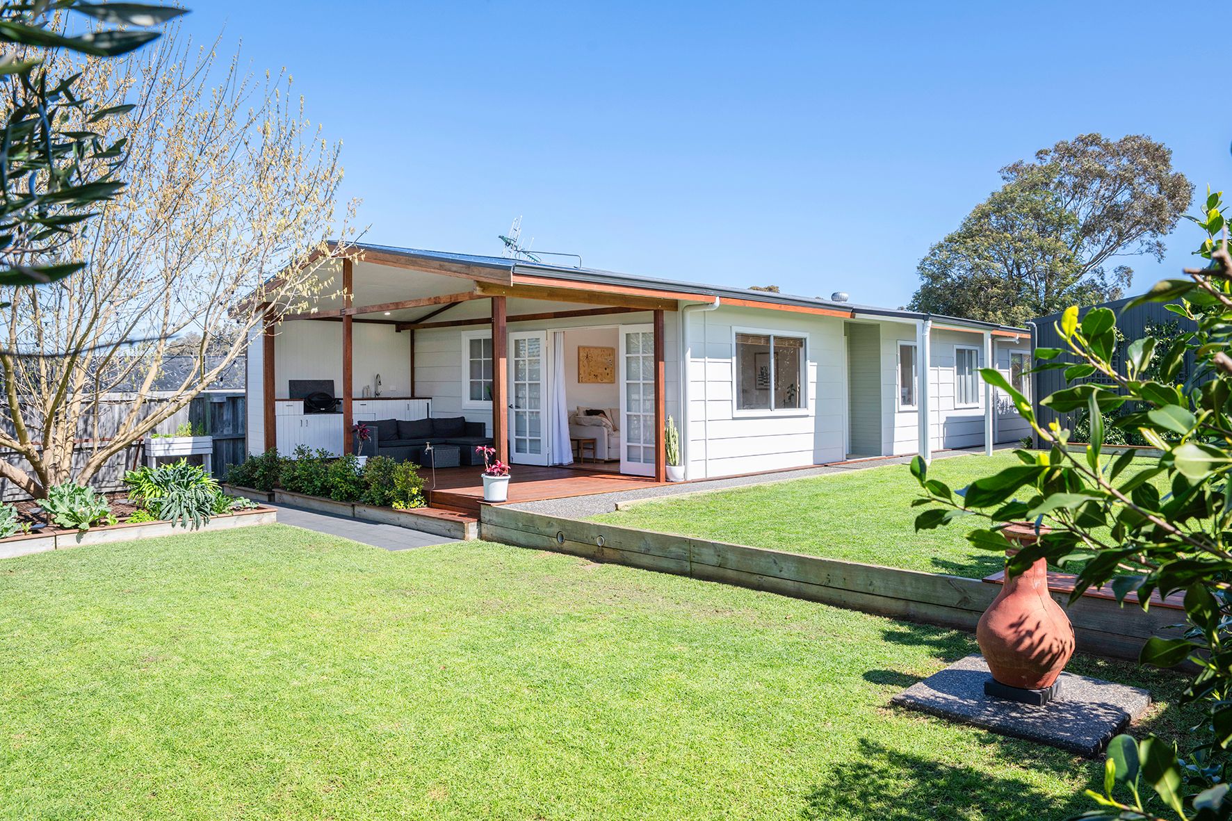 15 Jacaranda Crescent — photo 2 of 19