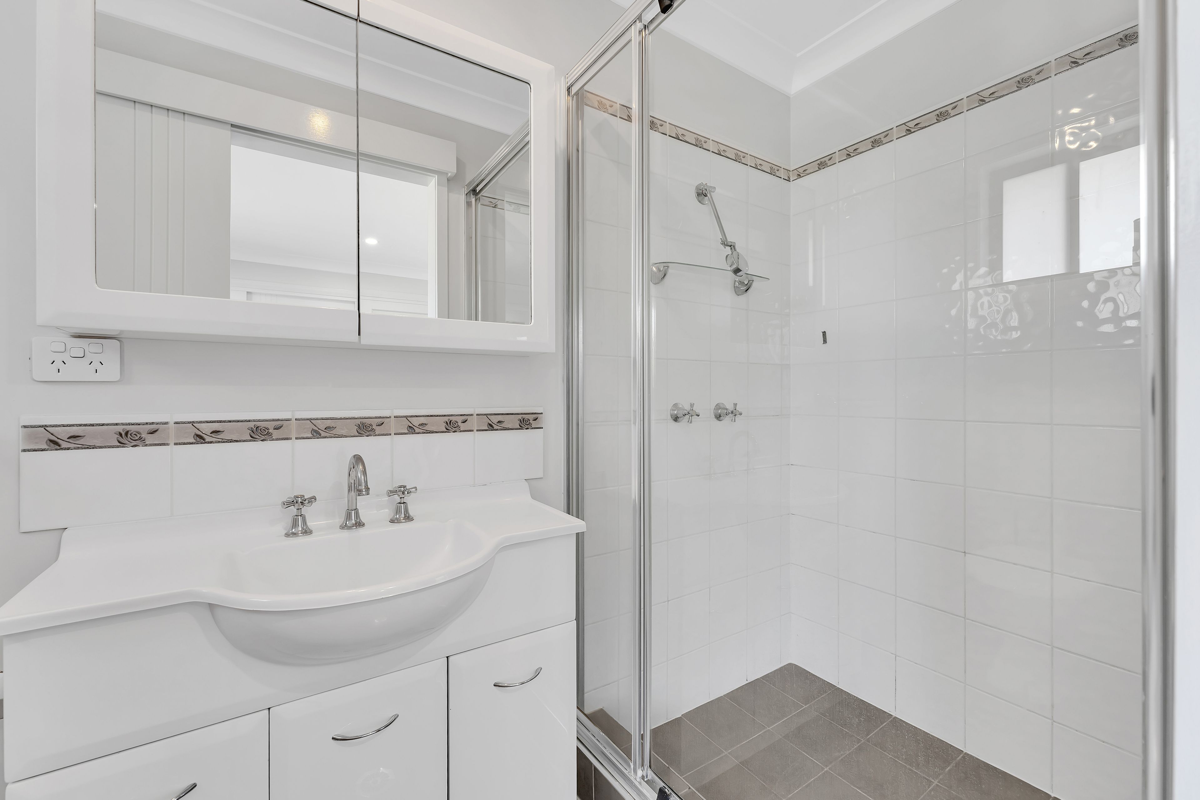 14 Richardson Avenue — photo 11 of 21
