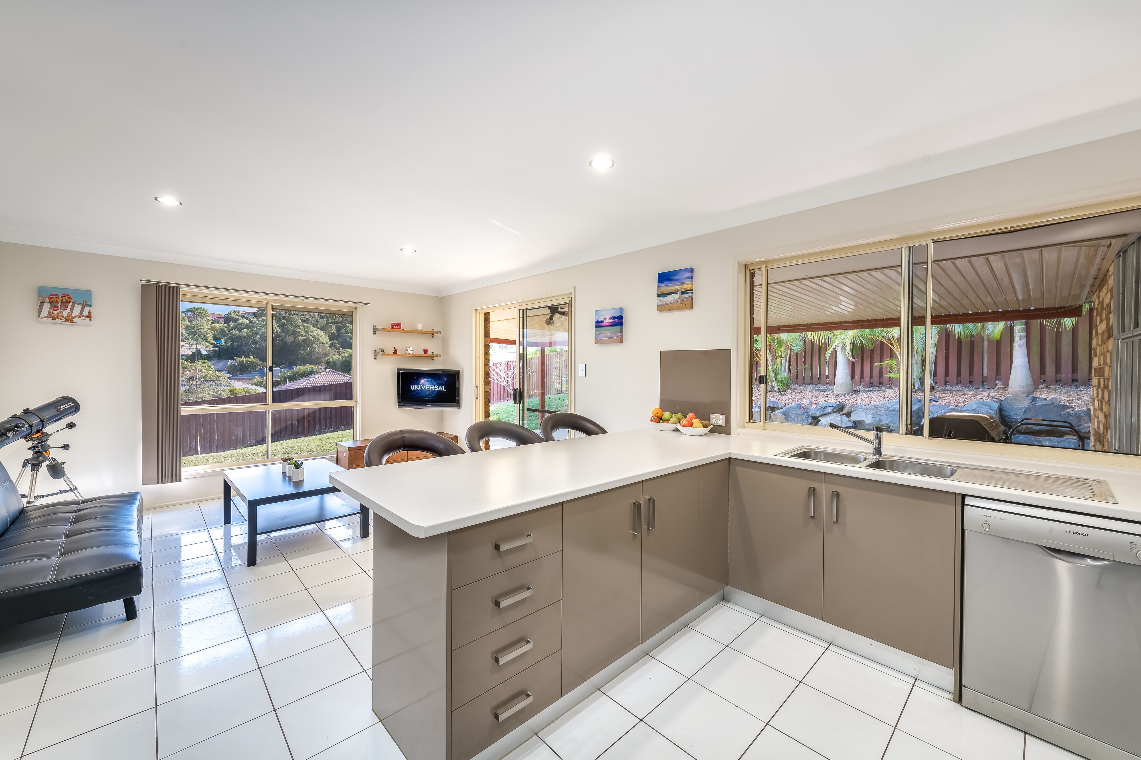 8 Atoli Rise, Pacific Pines, QLD 4211