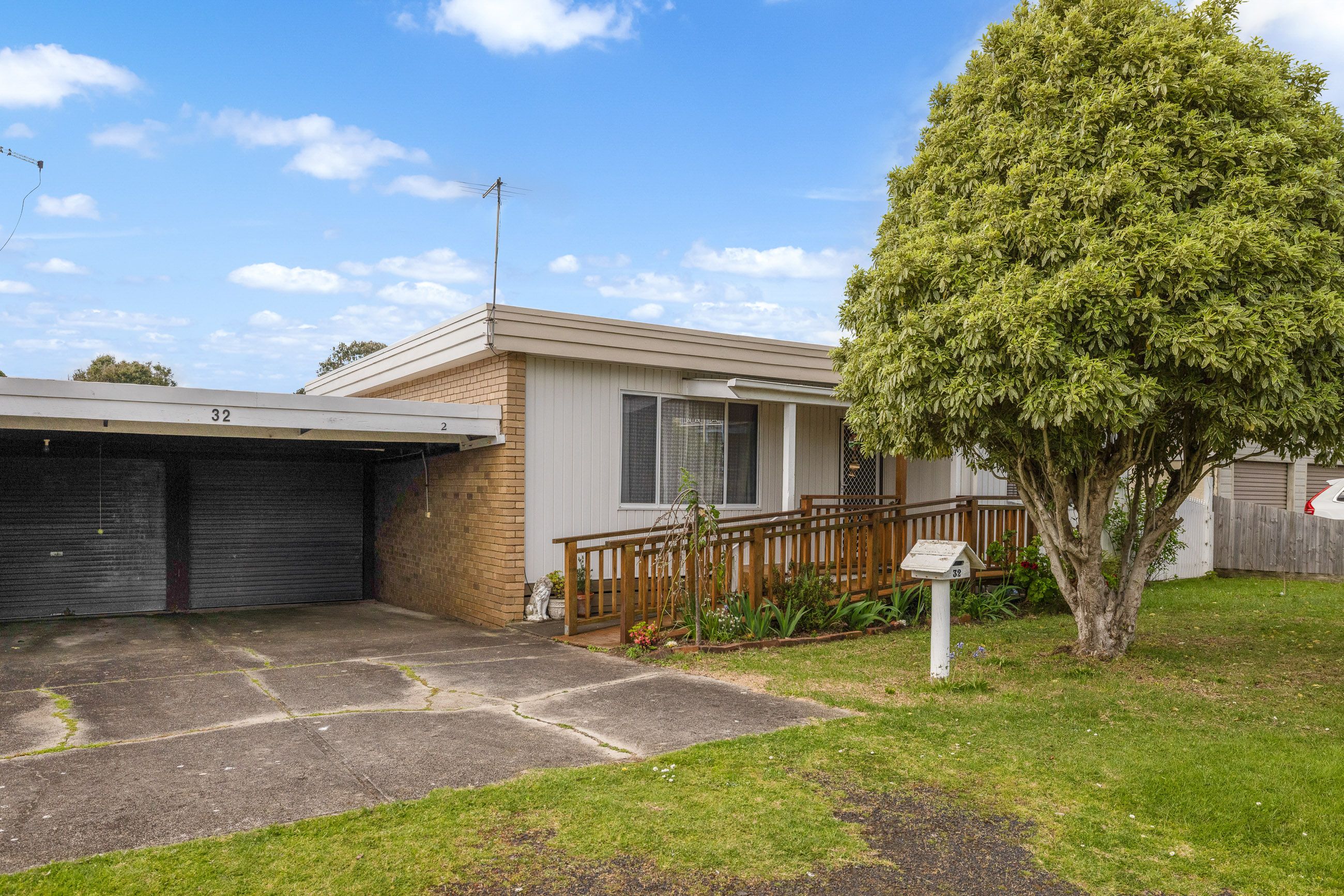 32 Parrakoola Way, Cowes VIC 3922