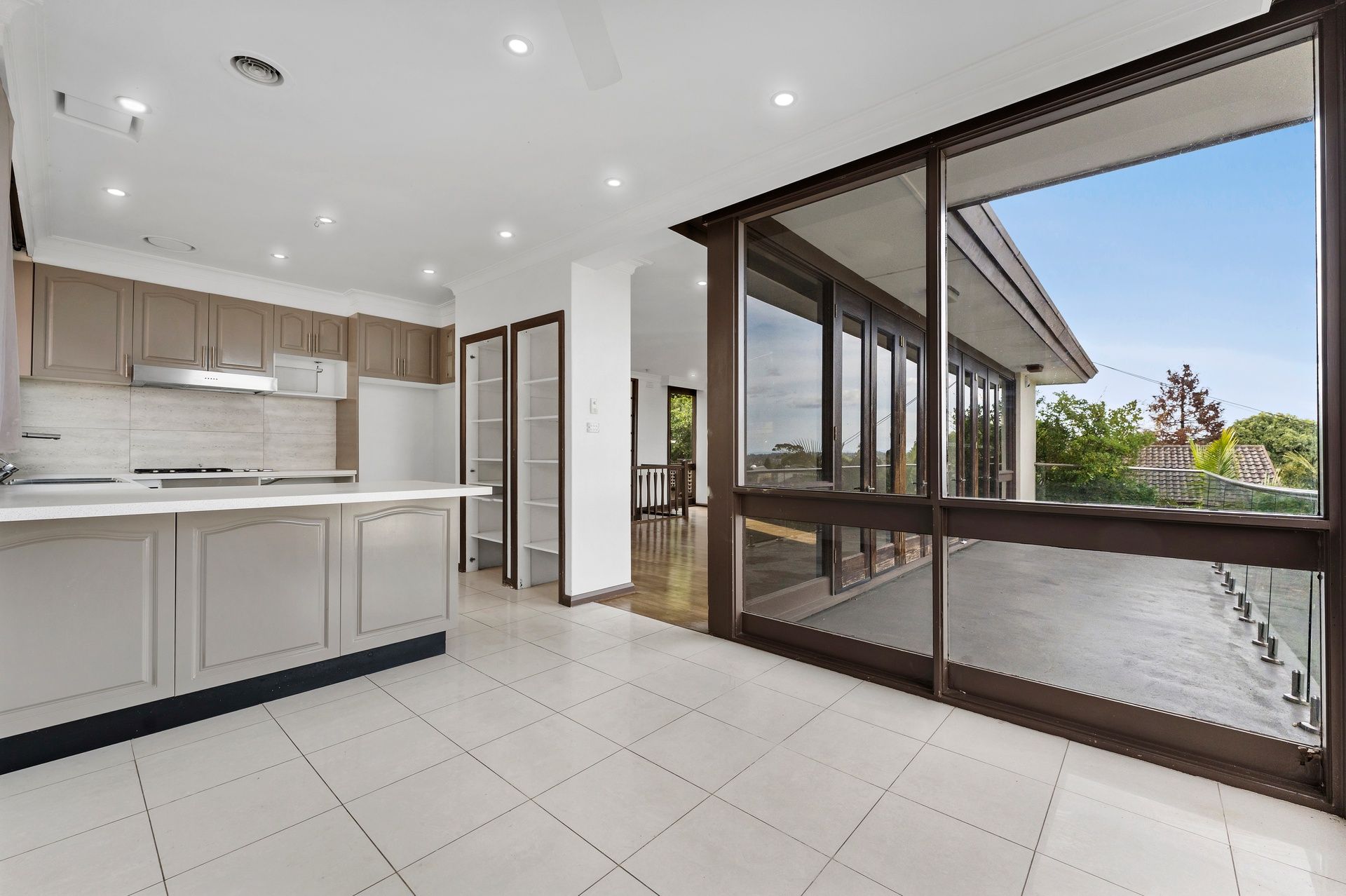 29 Rhodes Drive — photo 4 of 15