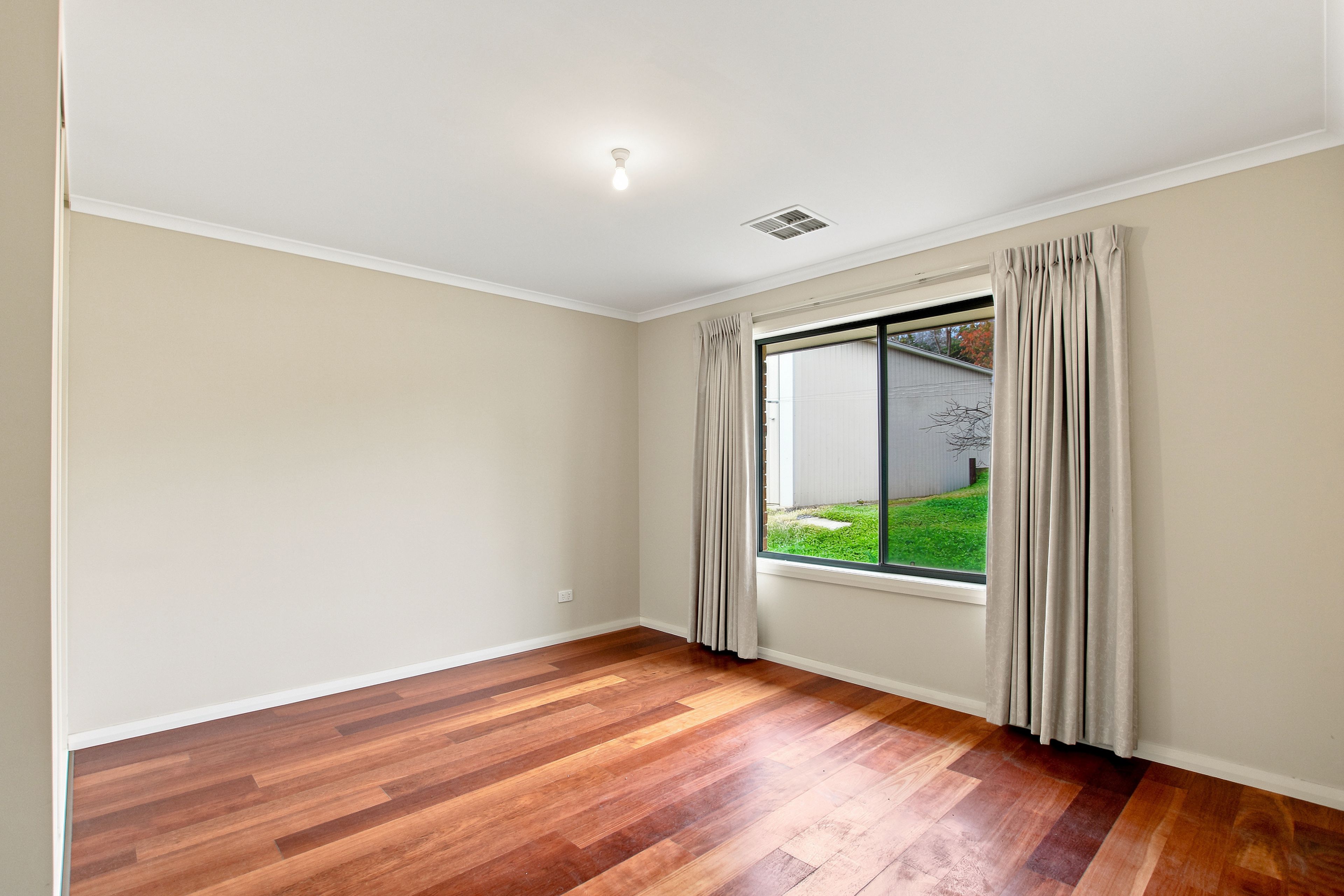 12 Edwards Crescent — photo 13 of 19