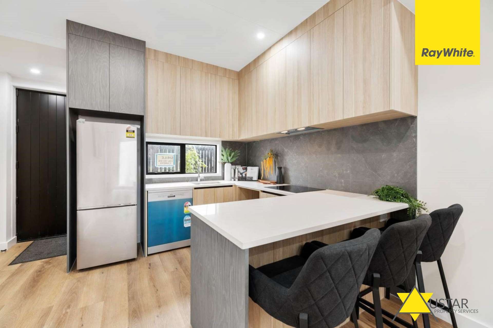 23 Parkwood Avenue photo 3