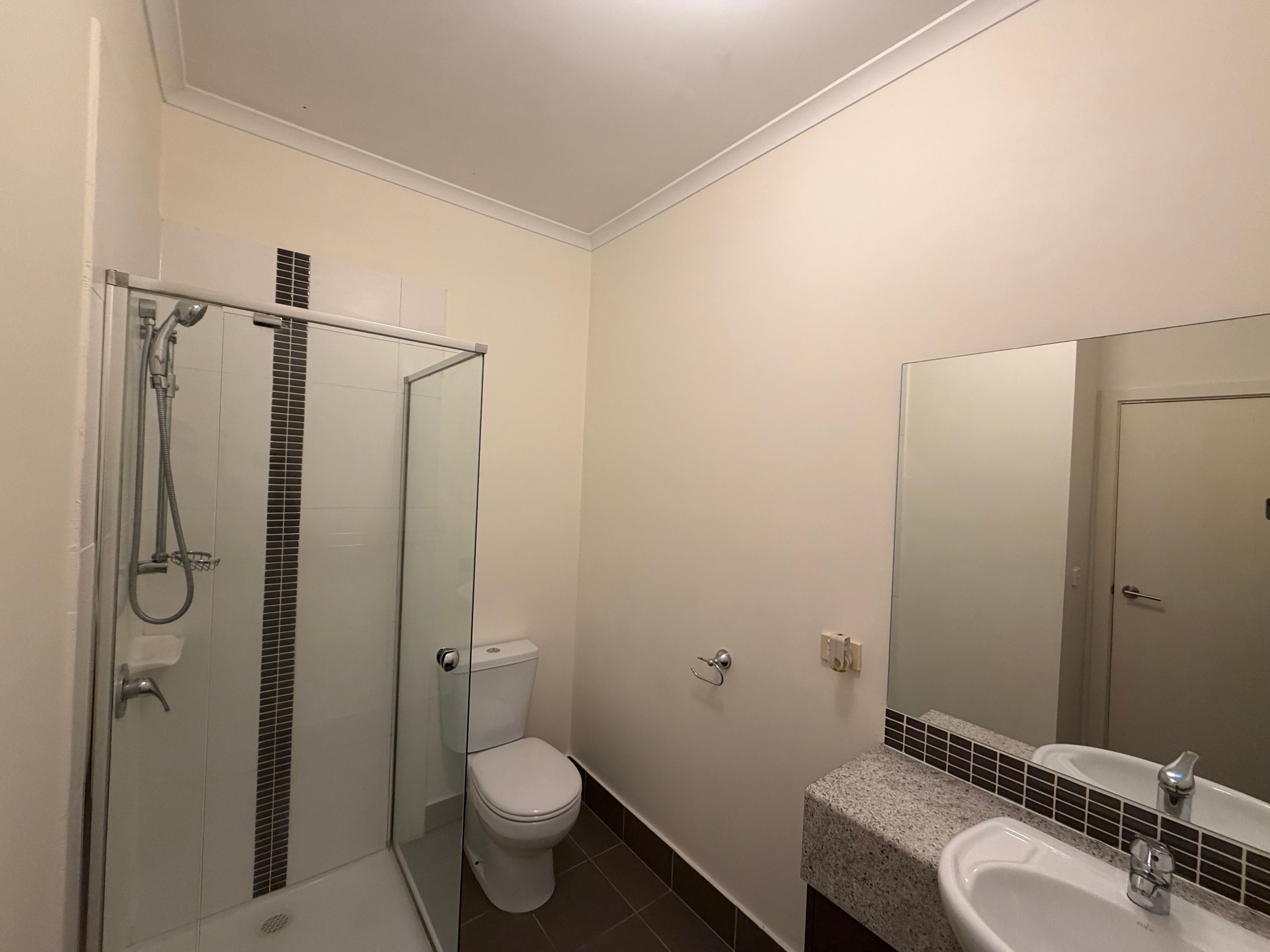 13 Kimbarra Street — photo 8 of 10