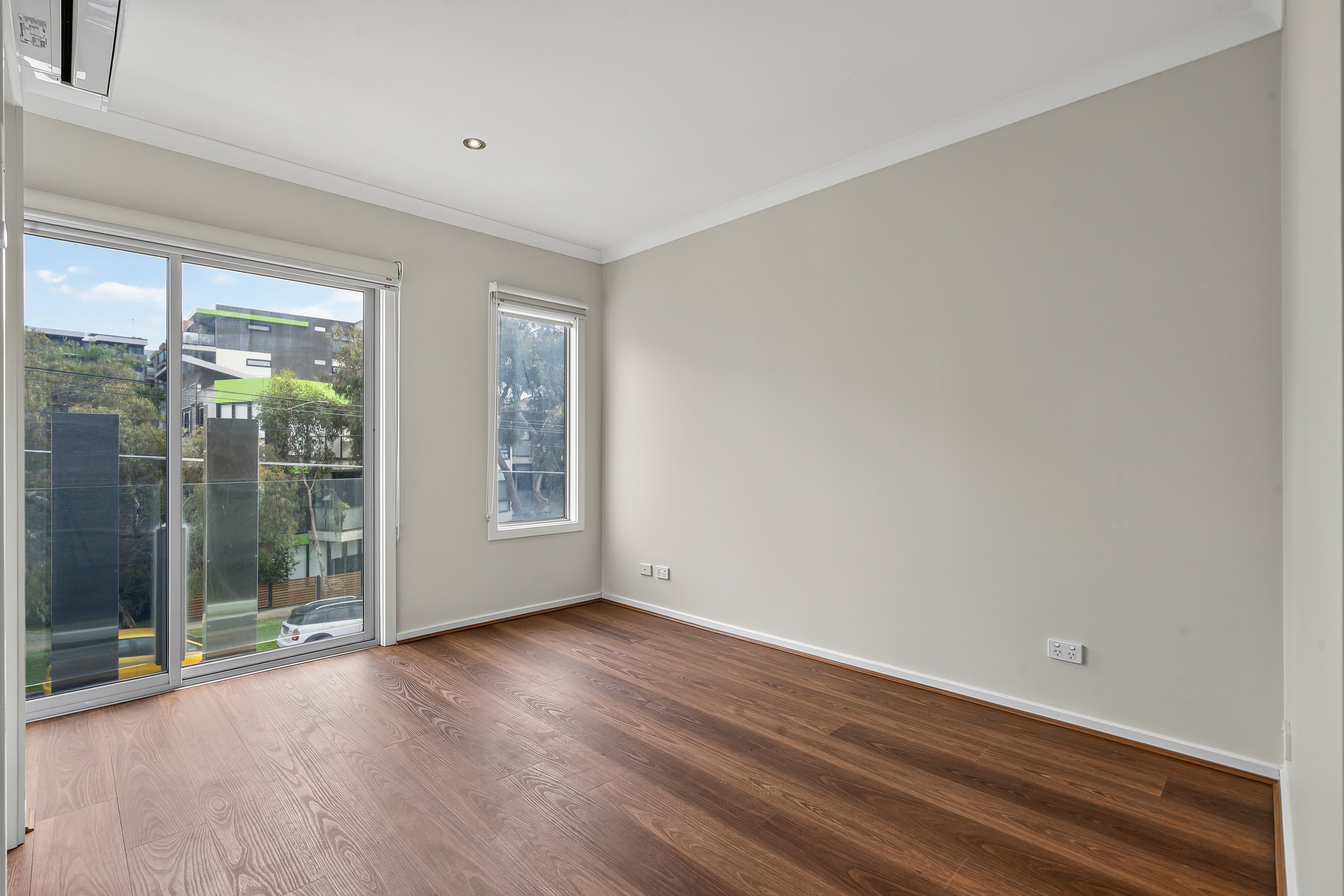 2/4A Duggan Street — photo 5 of 12