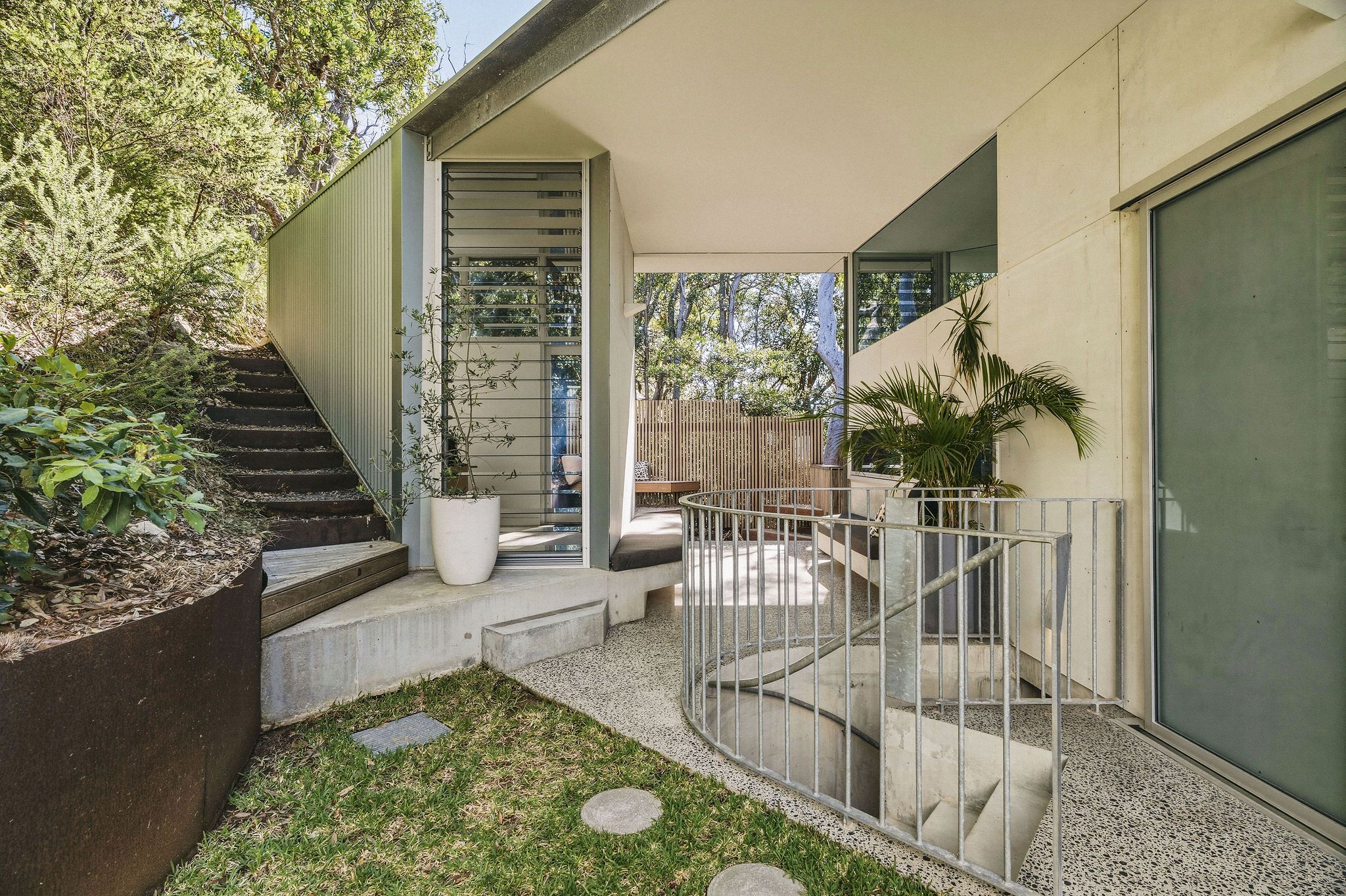 32 Grandview Crescent — photo 8 of 30