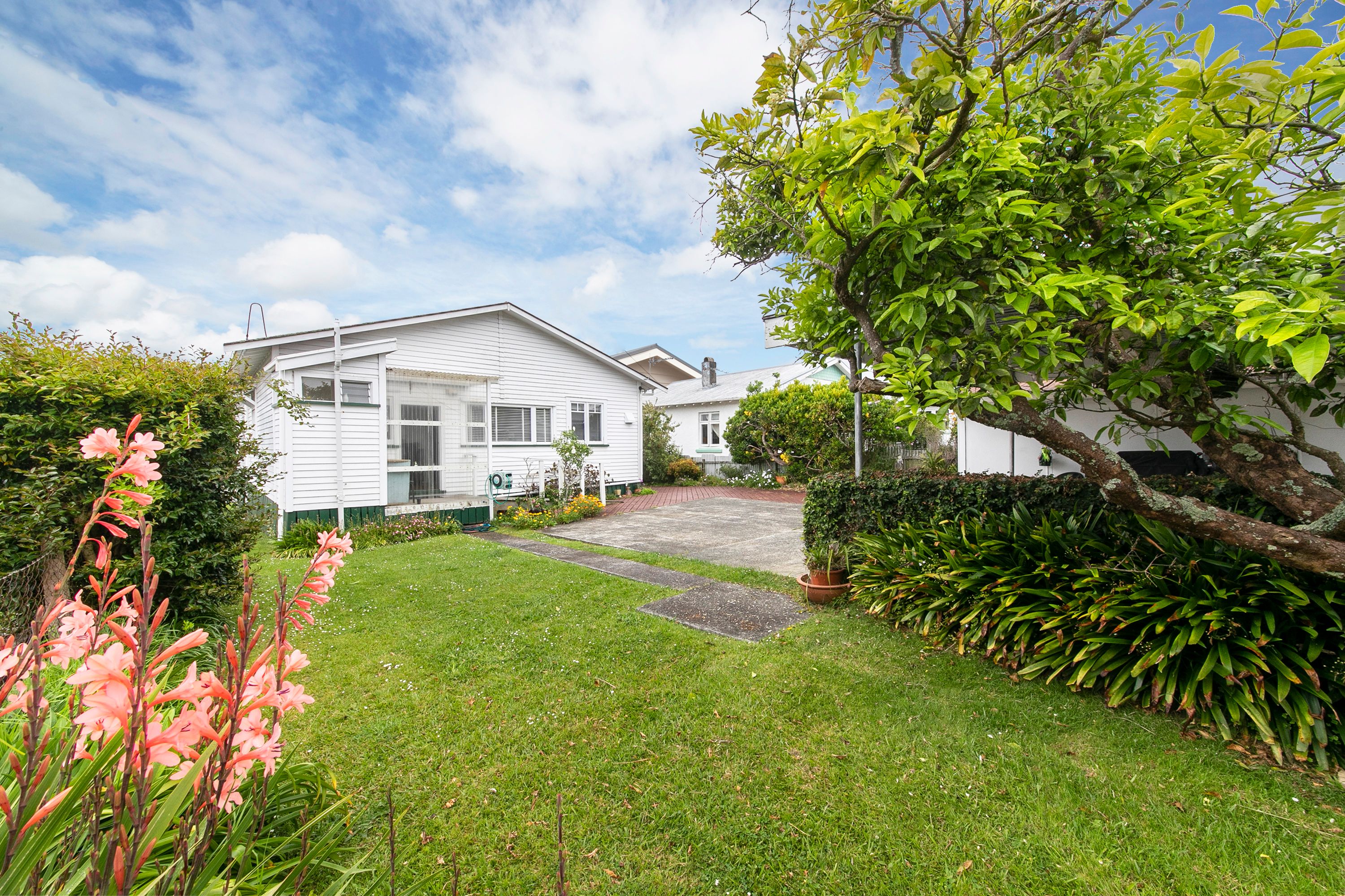 52 Huia Road, Point Chevalier, Auckland City