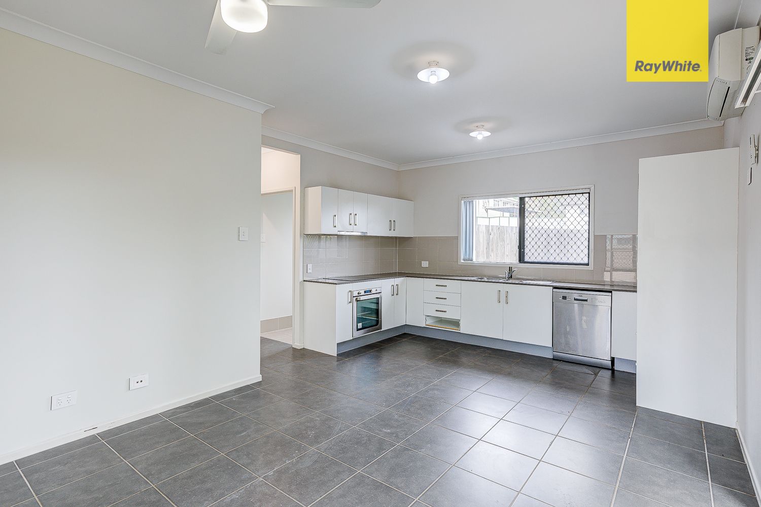 11a Plunkett Street, Woodridge, QLD 4114