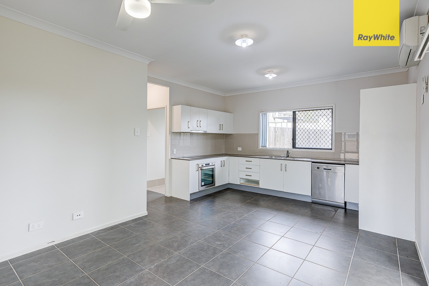 11a Plunkett Street, Woodridge, QLD 4114