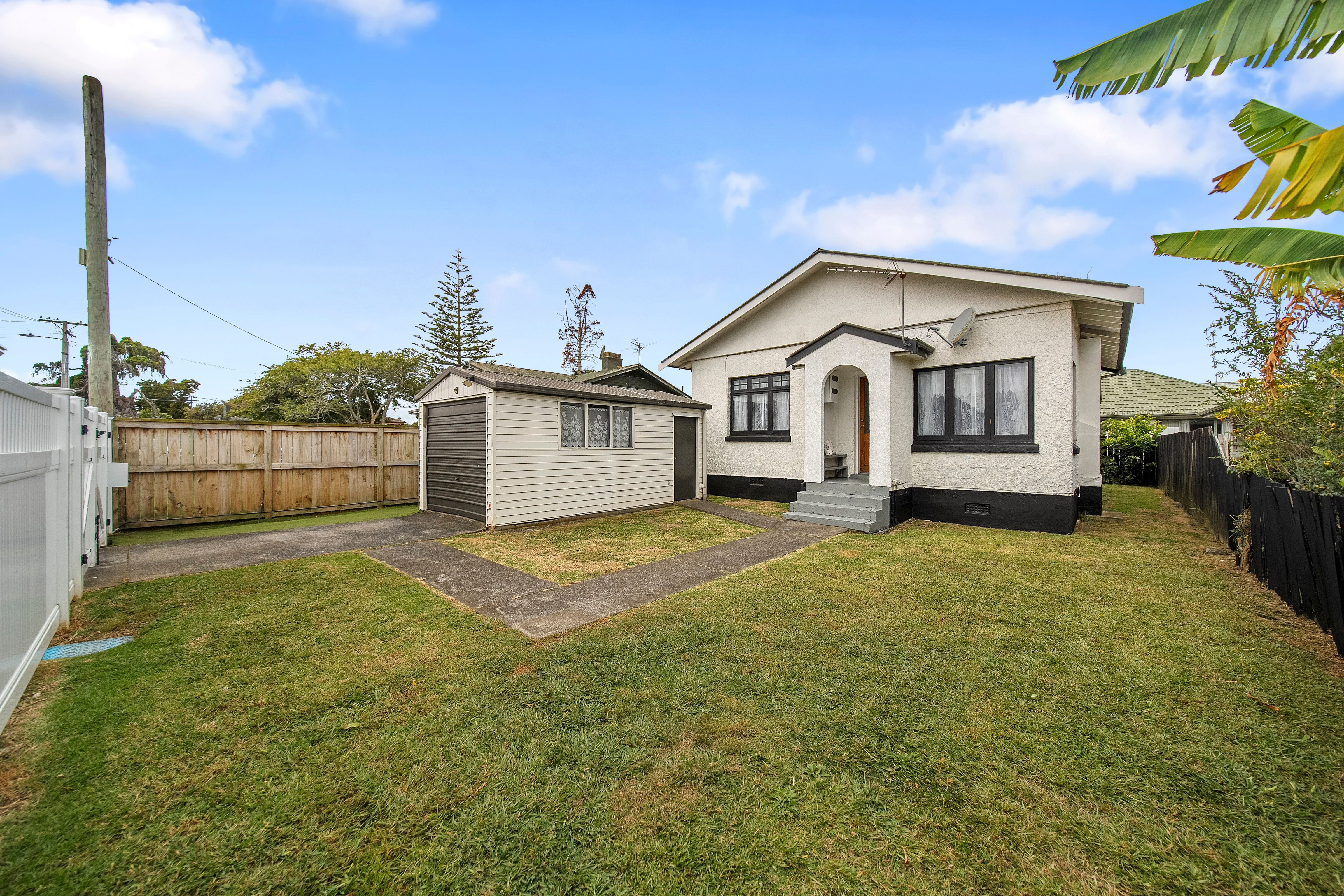 2/17 Cleek Road, Mangere East, Manukau City