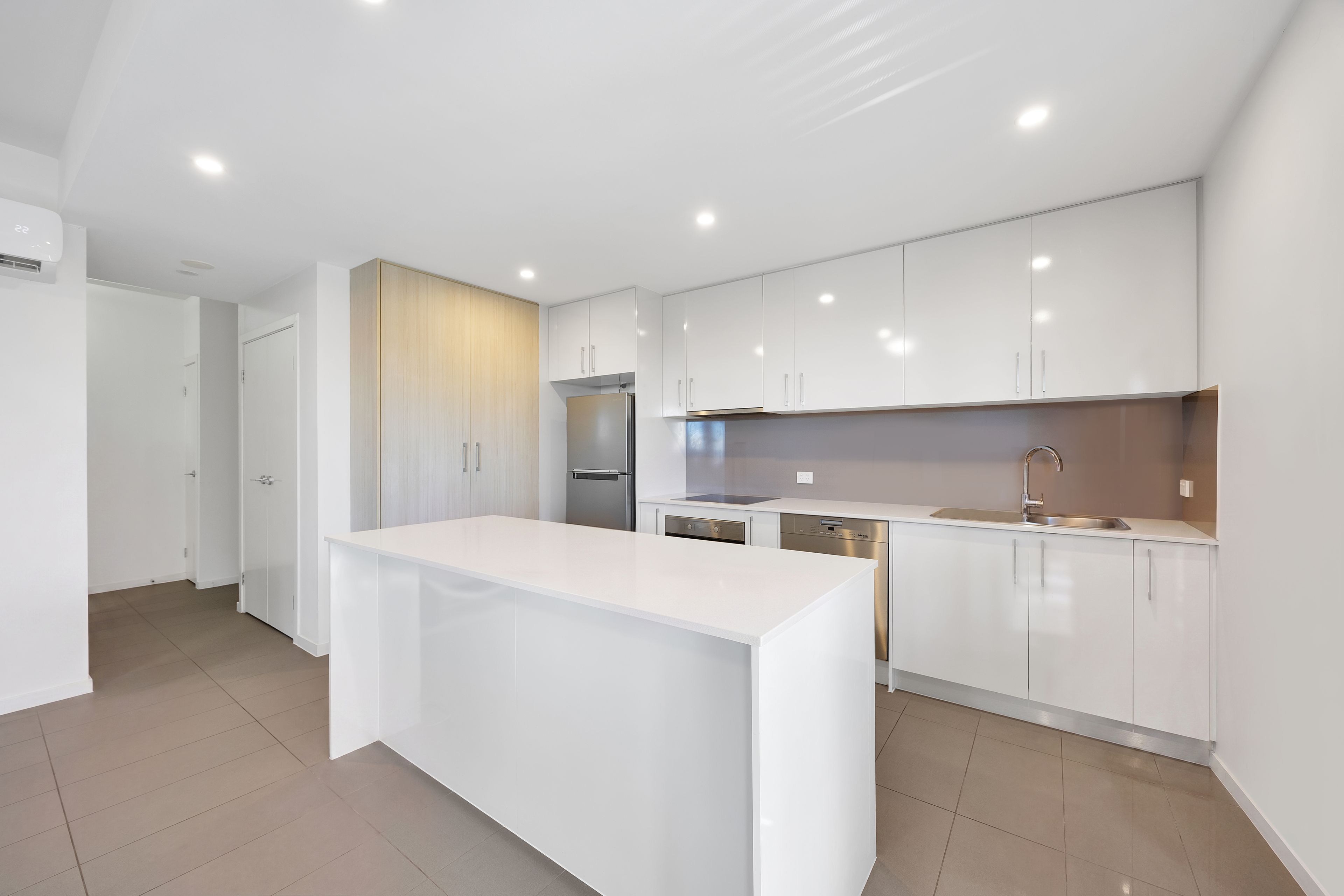 8/1 Bayne Street — photo 4 of 15