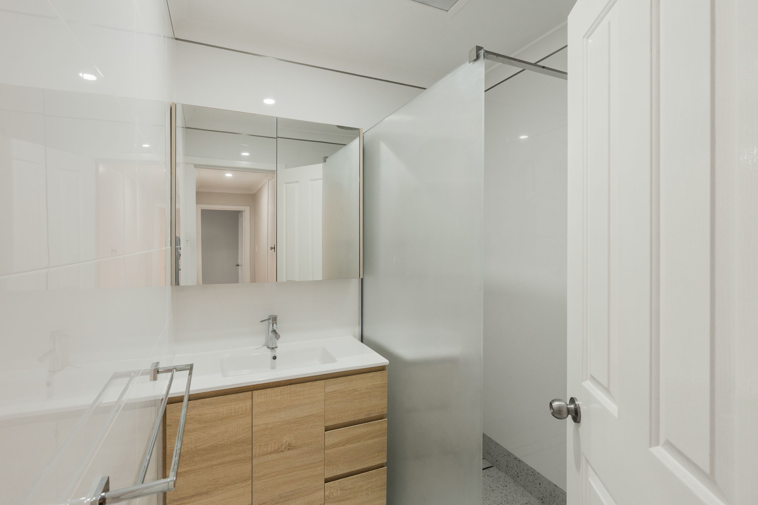 28 Tarrawan Road — photo 7 of 17
