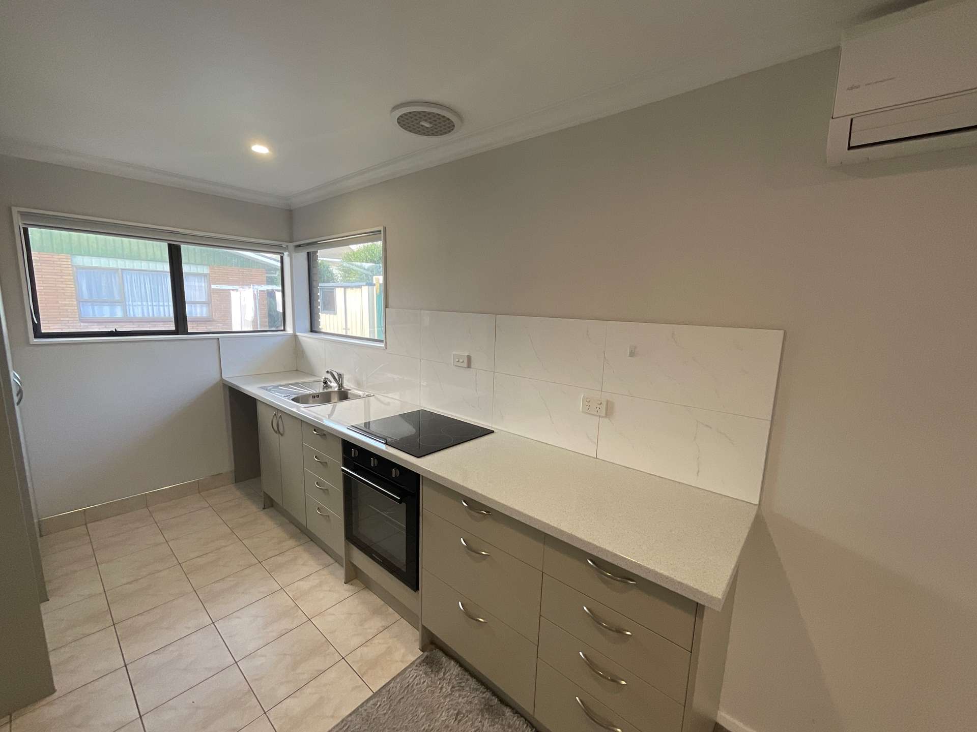 4/6 Holsworthy Road photo 6
