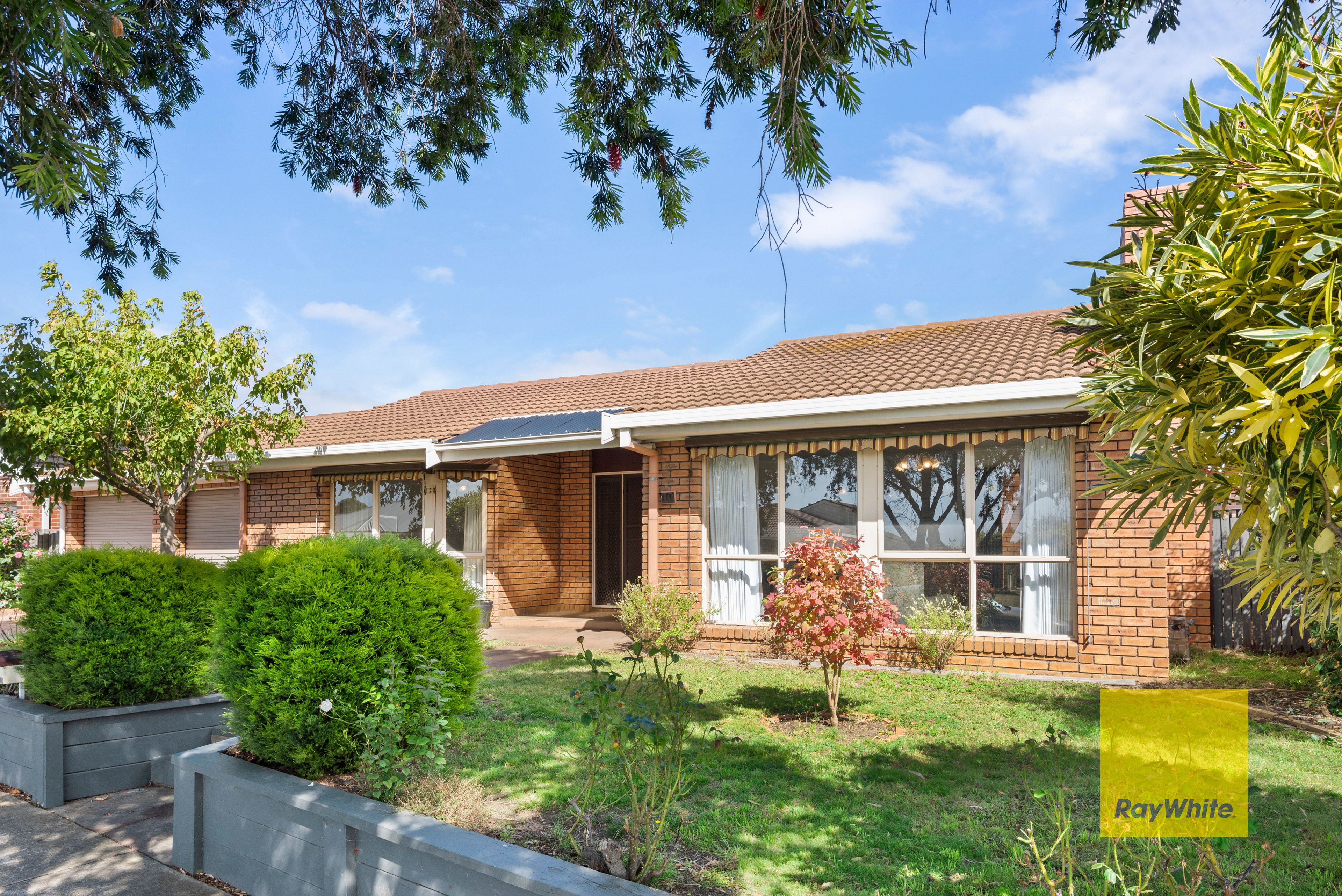 10 Glastonbury Drive, Highton, VIC 3216