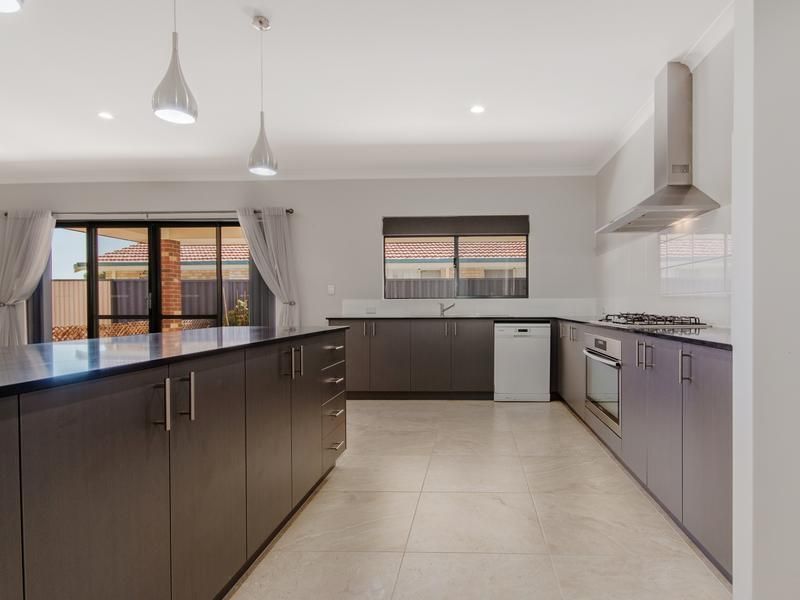 4 Vila Do Porto Crescent — photo 12 of 29
