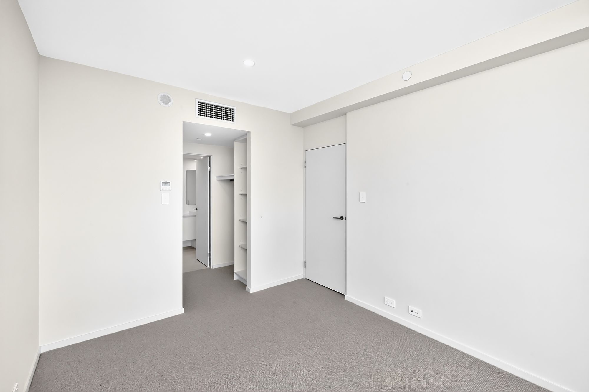 2204/110 Plain Street — photo 9 of 30