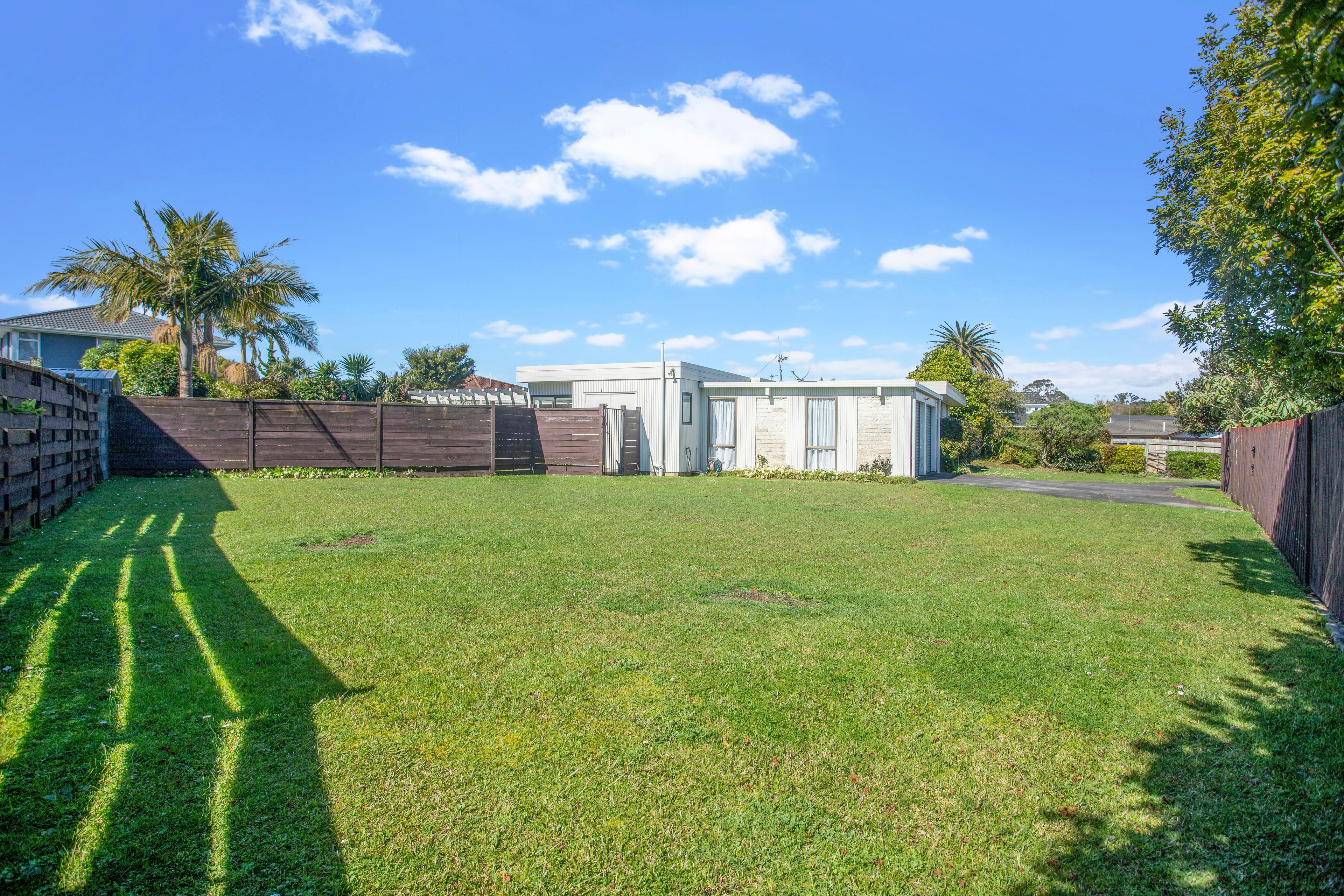 21A Bramley Drive, Farm Cove, Manukau City