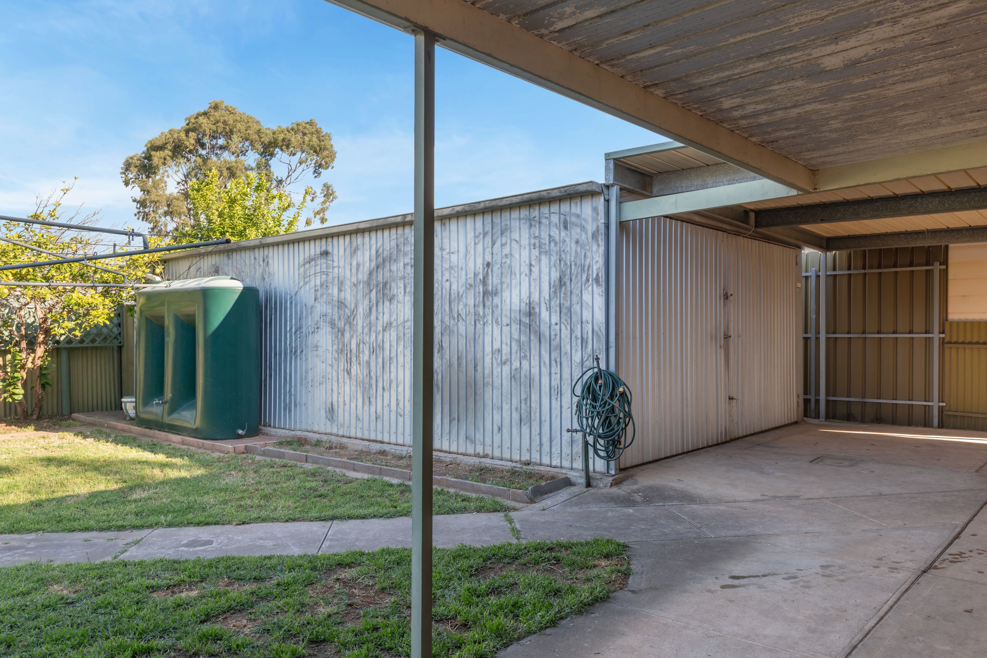 14 Haslam Crescent — photo 24 of 26