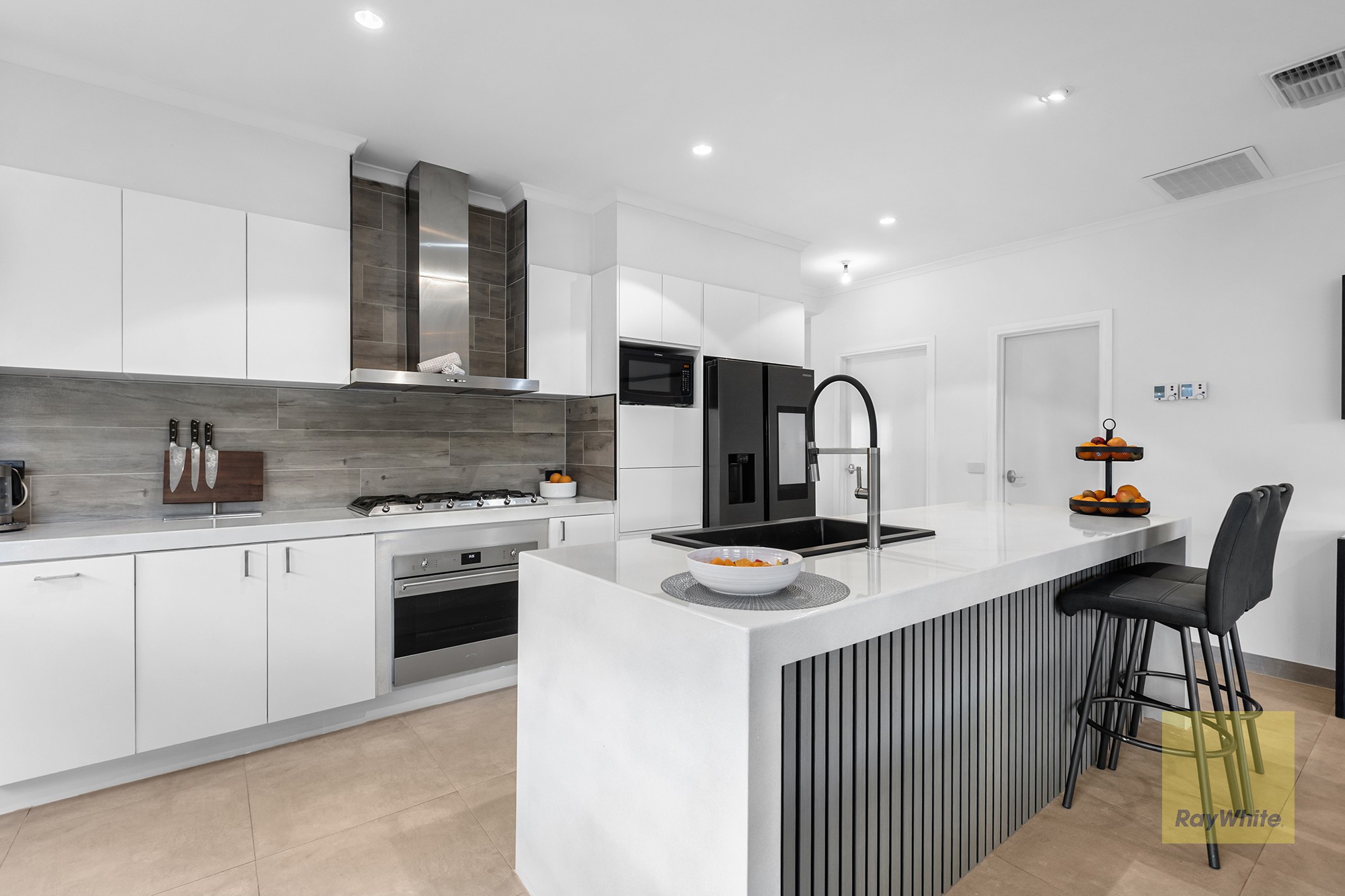 4 Earlswood Close, Caroline Springs, VIC 3023