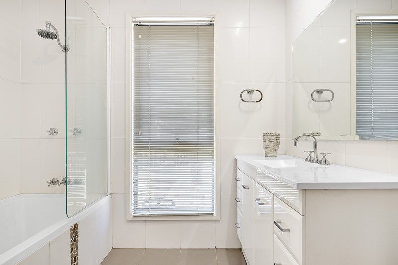 11 Christie Street — photo 4 of 5