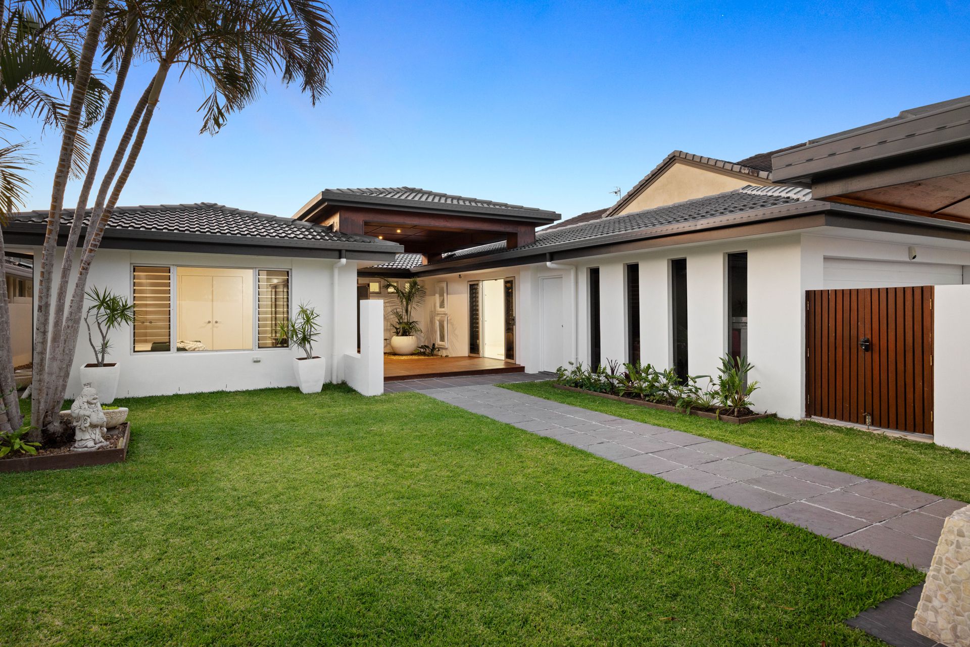 15 Etna Street, Isle Of Capri, QLD 4217