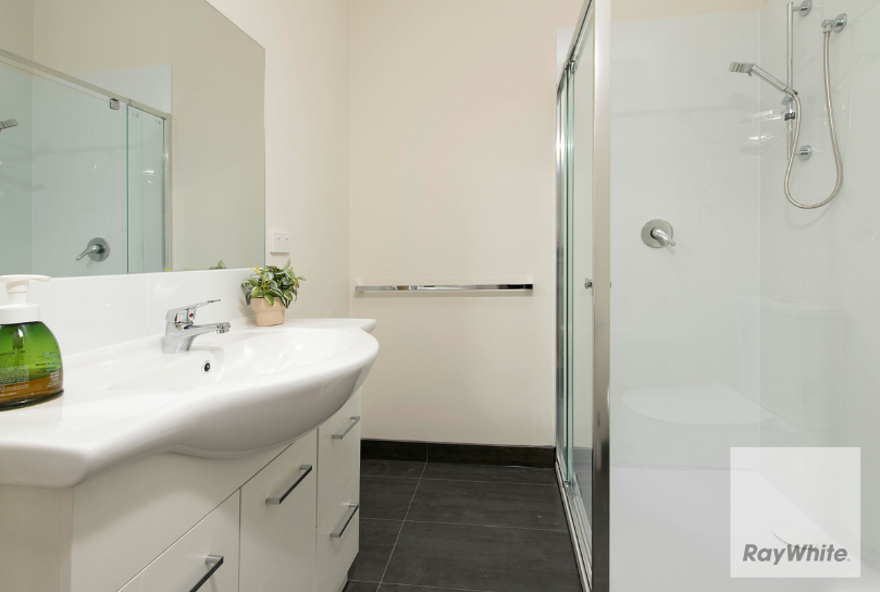 13 Wilkinson Crescent — photo 10 of 12