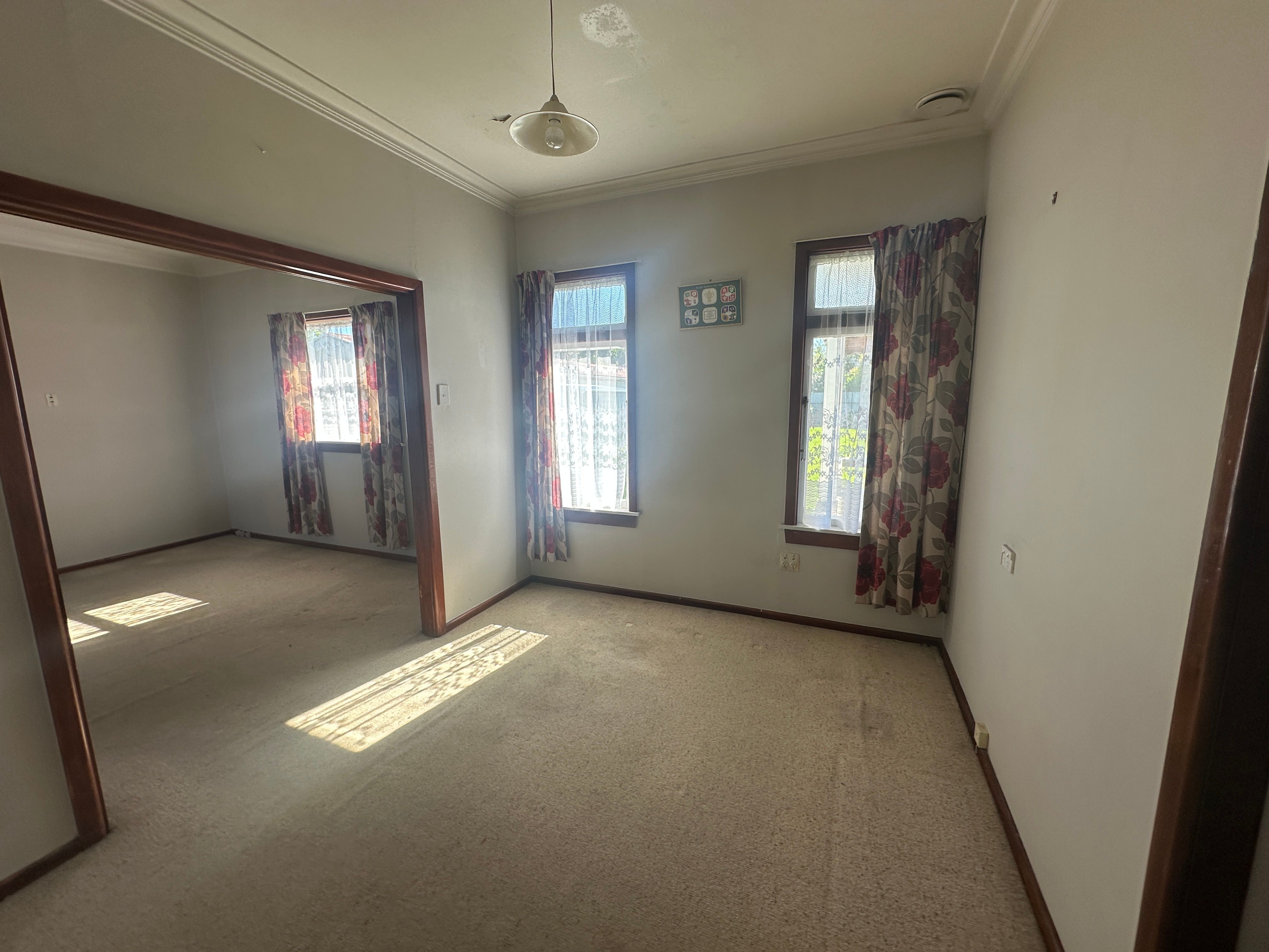 Spacious Four-Bedroom Home with a Large Section 5