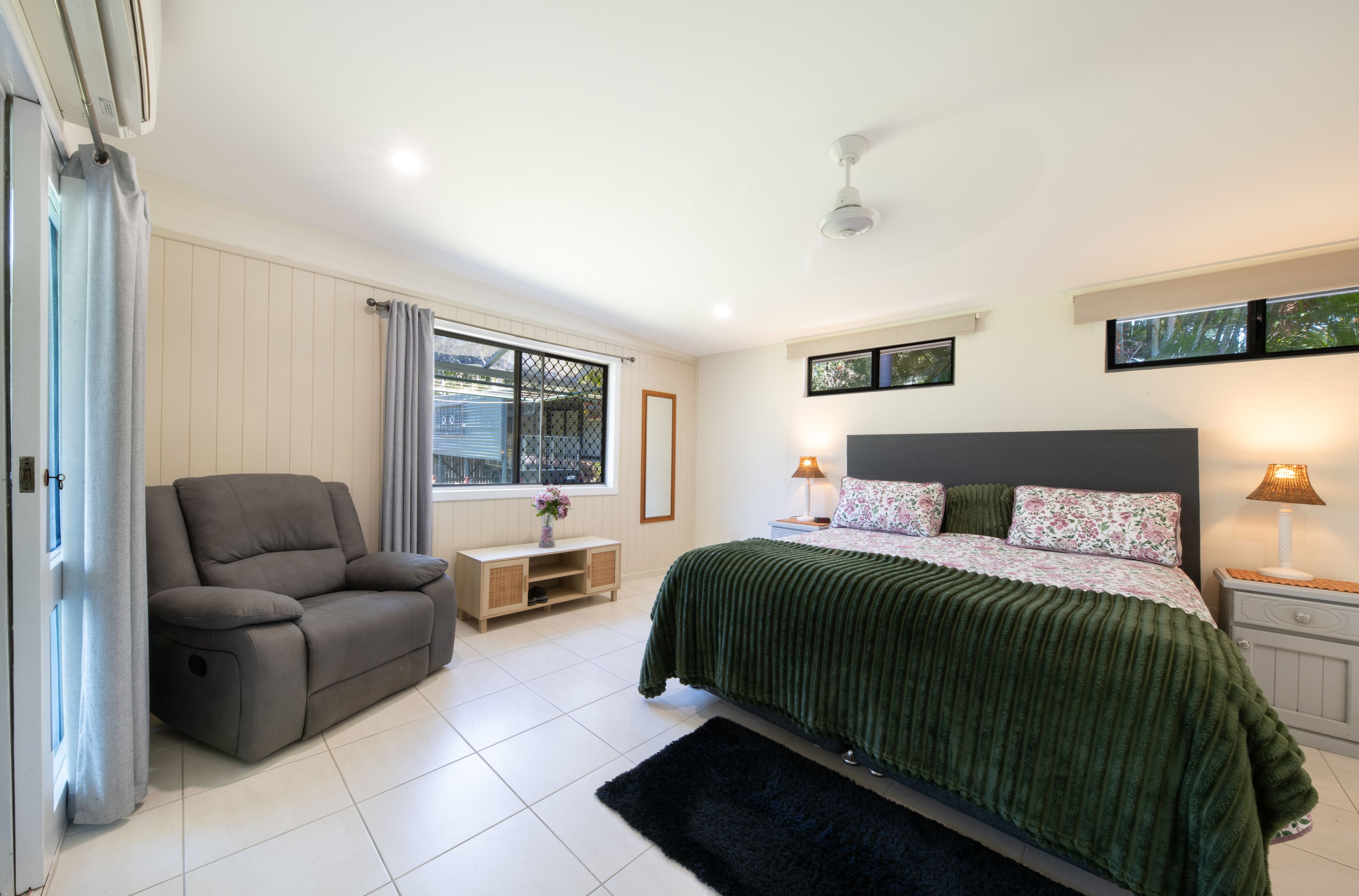 208 Shute Harbour Road — photo 12 of 16