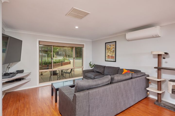 64 Balleroo Crescent, Glenfield Park, NSW 2650