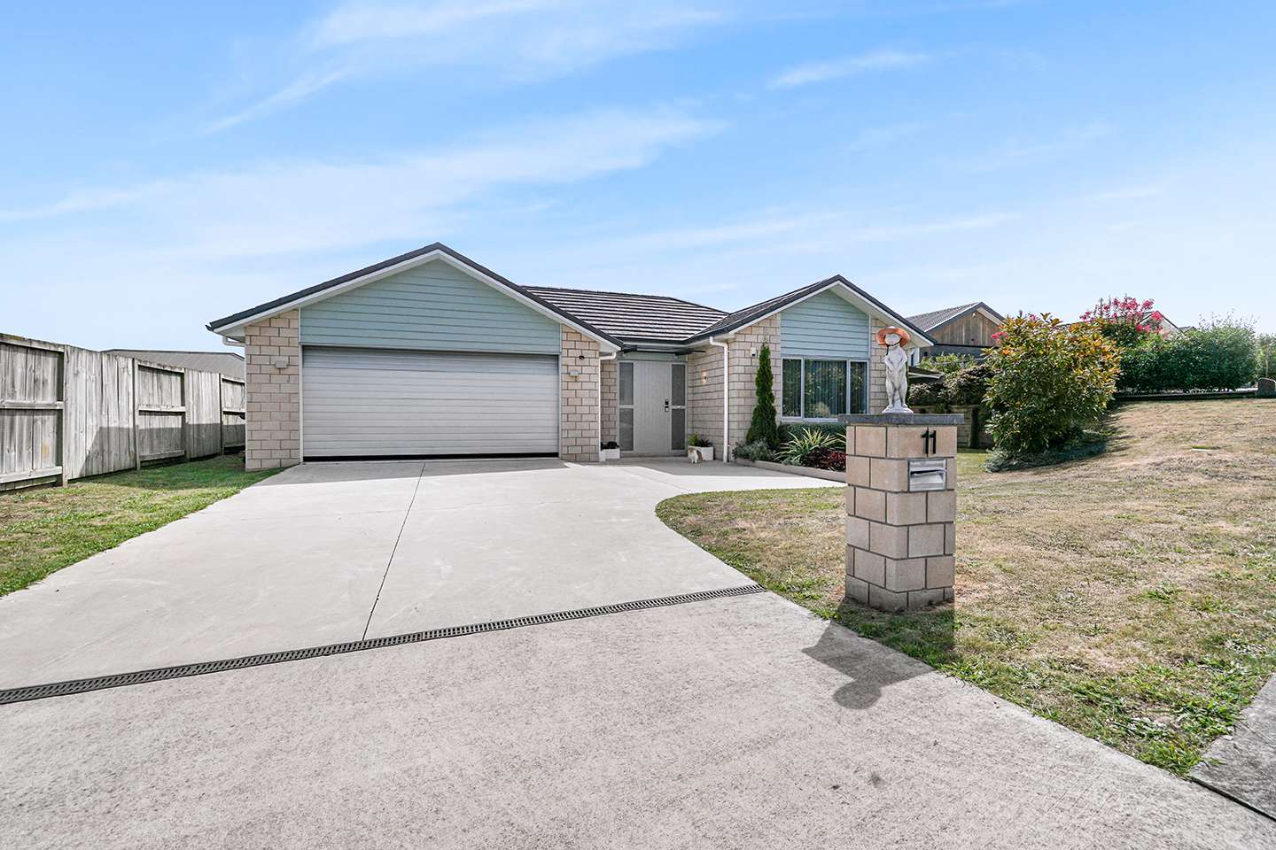 11 Turnberry Crescent photo 1