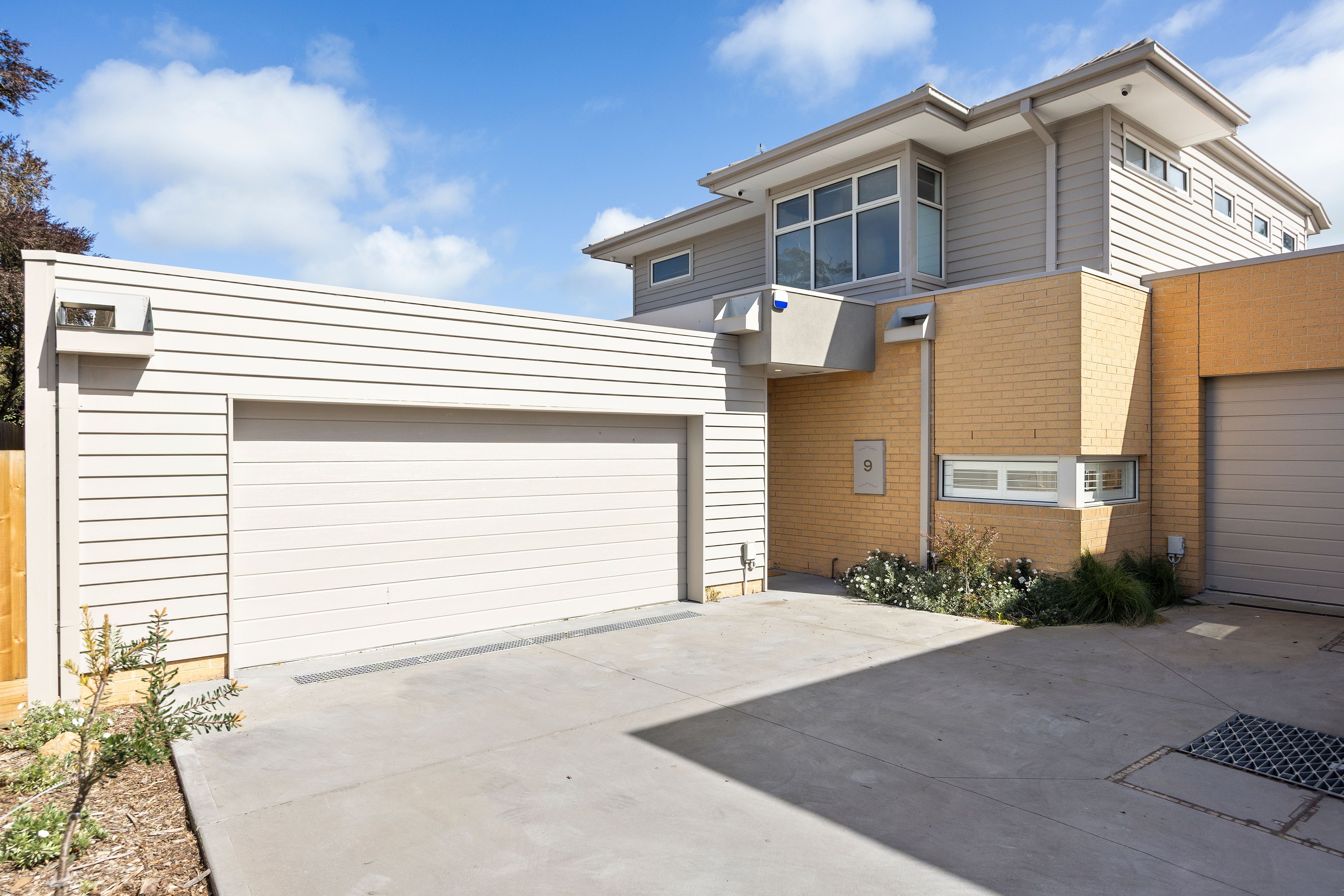 9/1 Mcdowell Street — photo from Ray White Rosebud