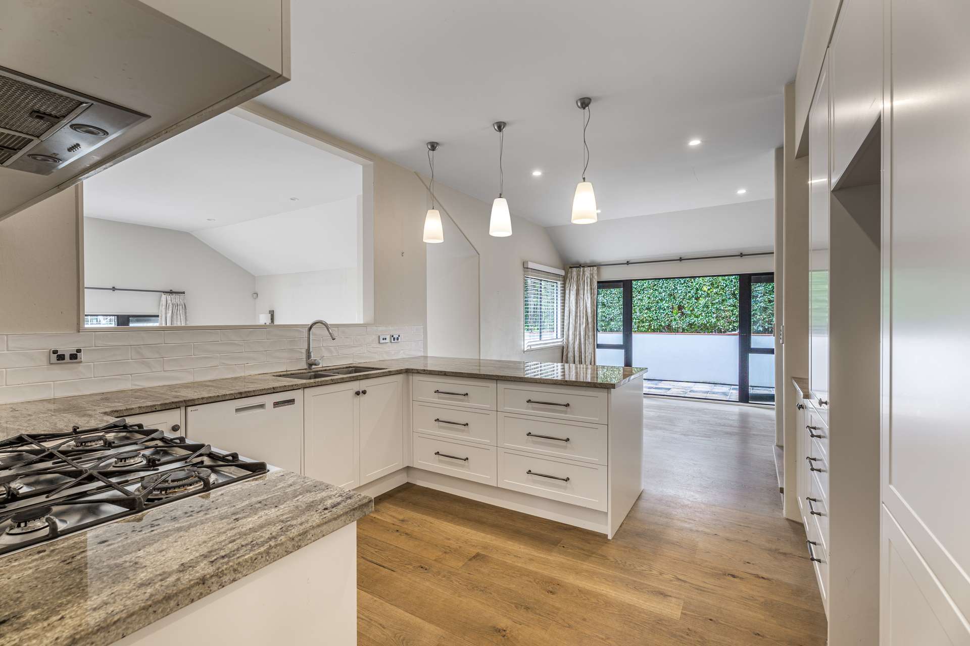 16b Abbotts Way photo 9