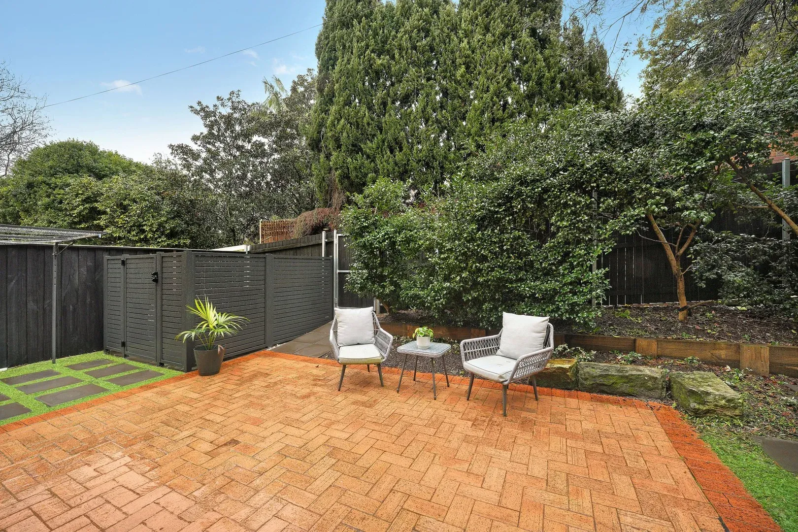 1/3 Pinehill Avenue — photo 5 of 6