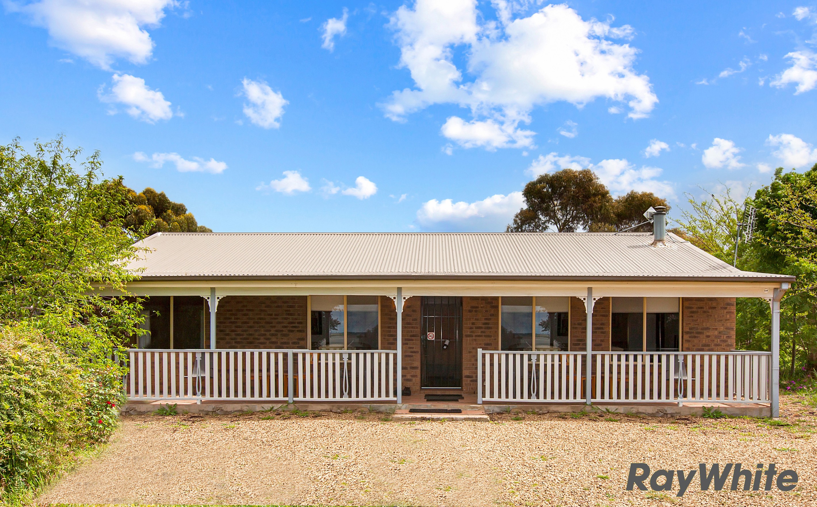 57 Frontage Road, Lake Bolac, VIC 3351