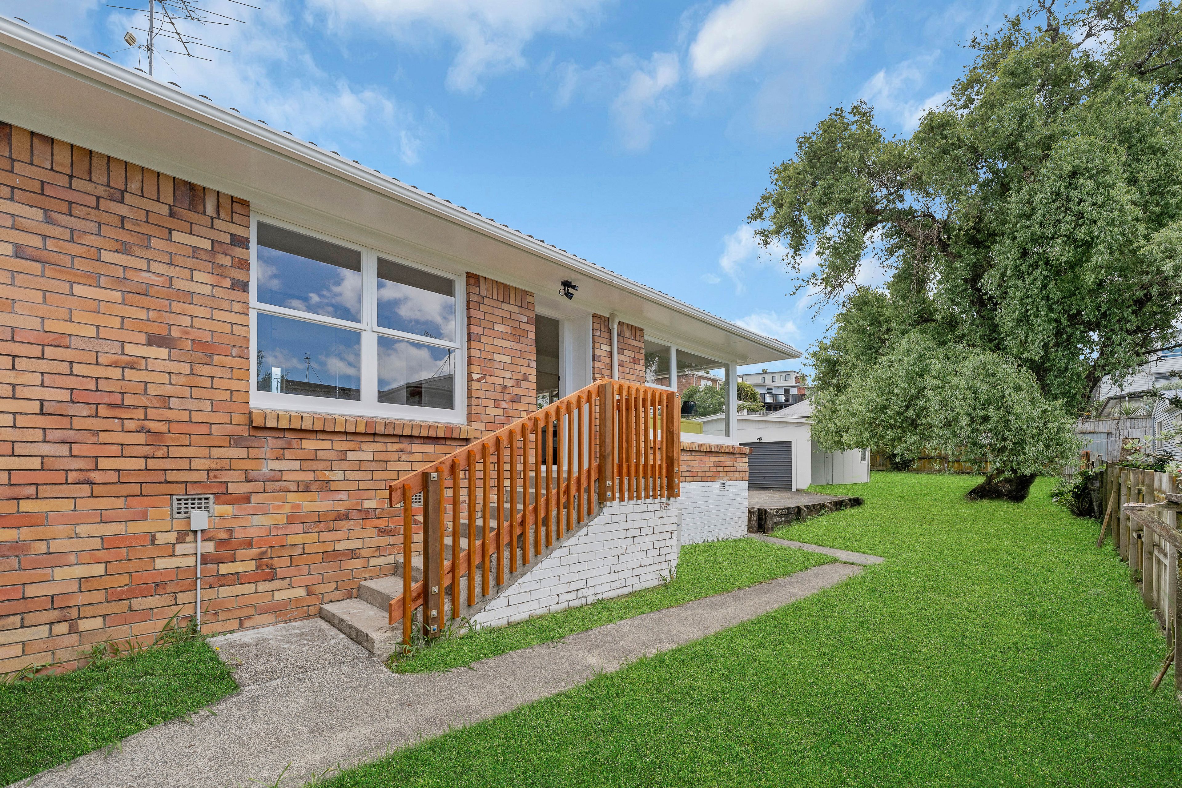 2/180 Archers Road, Glenfield, North Shore City