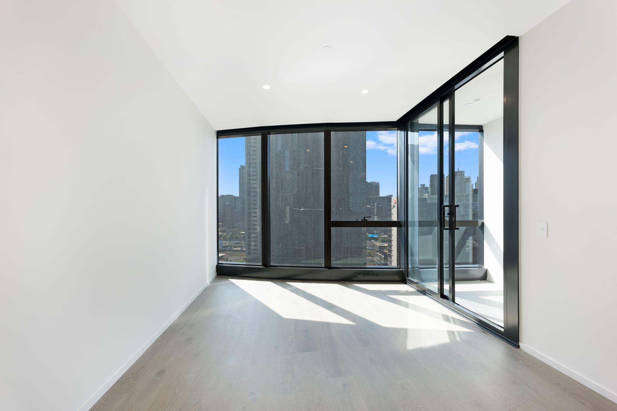 2401/70 Southbank Boulevard, Southbank, VIC 3006
