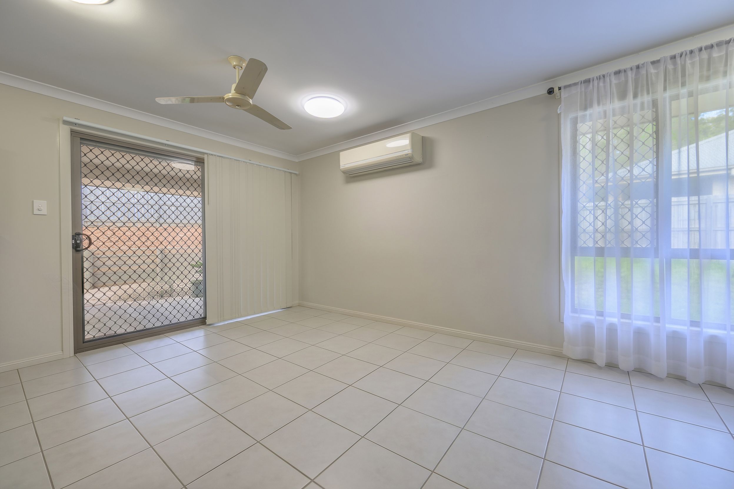 44 Iris Road — photo 5 of 17
