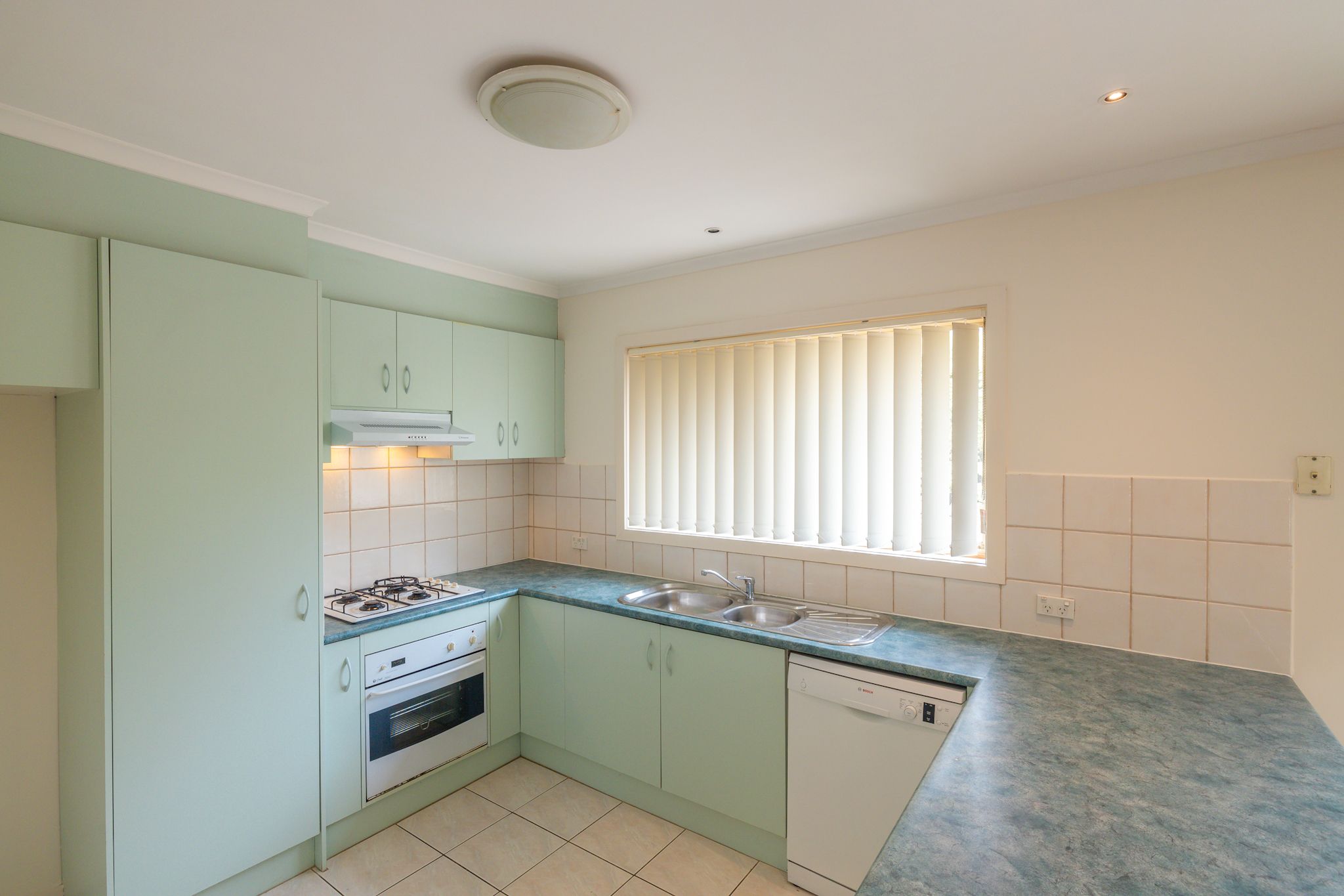 16 Elmtree Terrace, Chadstone, VIC 3148