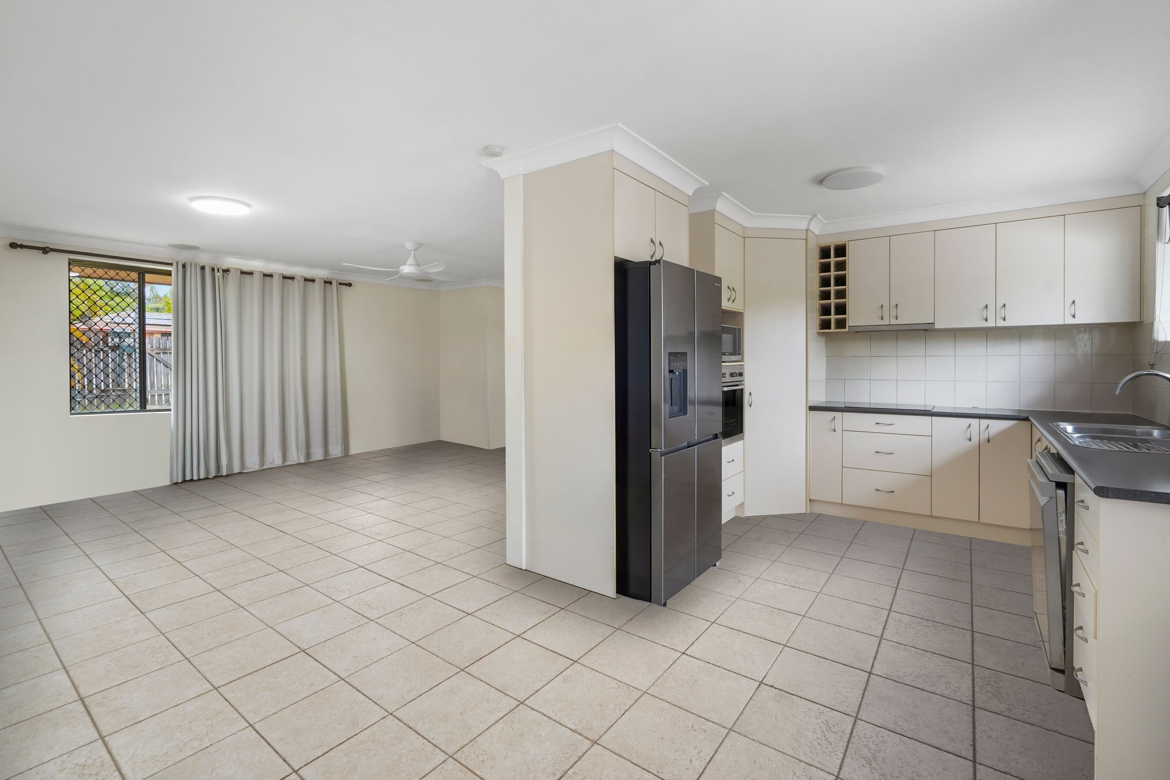 8 Ariel Avenue — photo 4 of 16