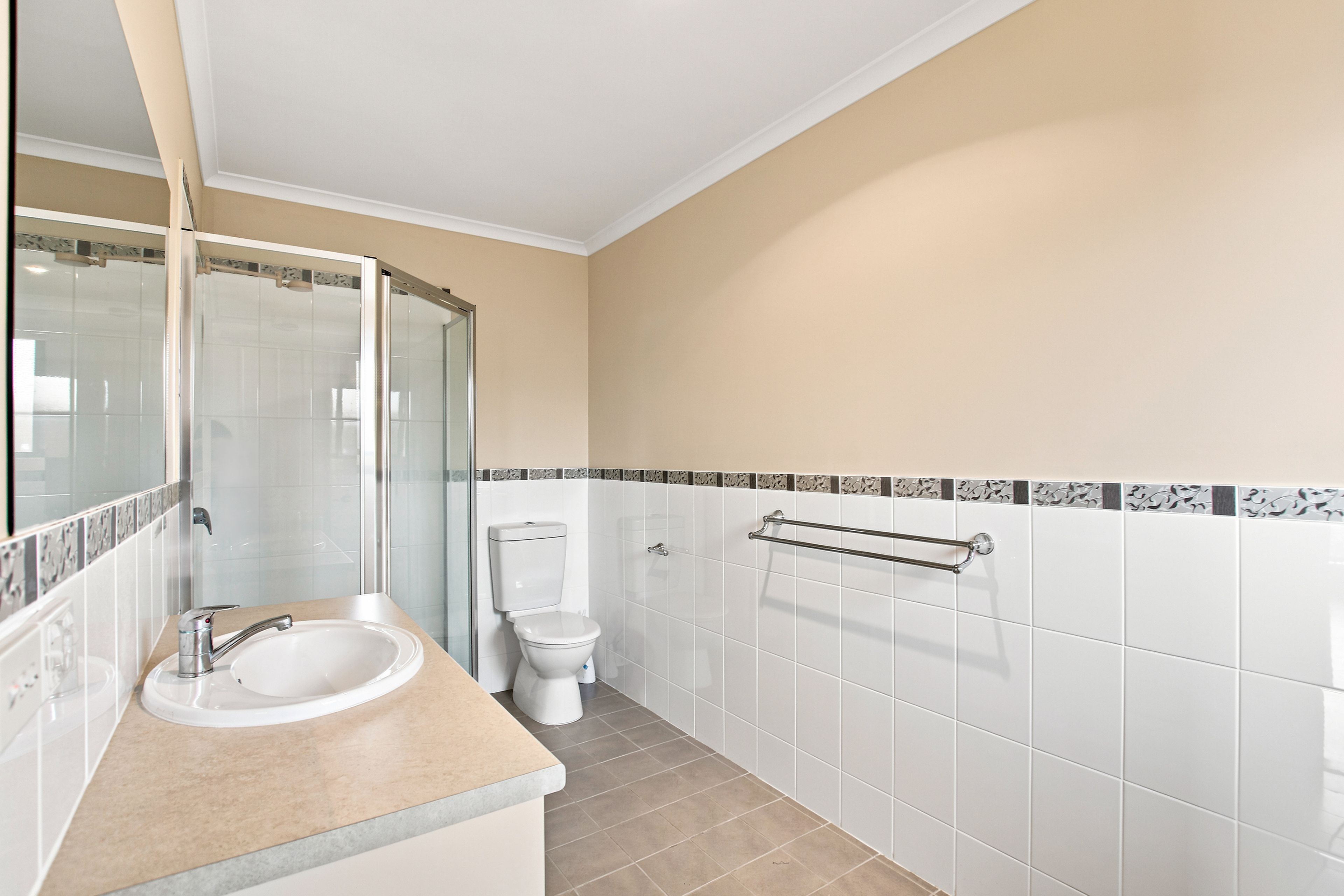 12 Edwards Crescent — photo 12 of 19