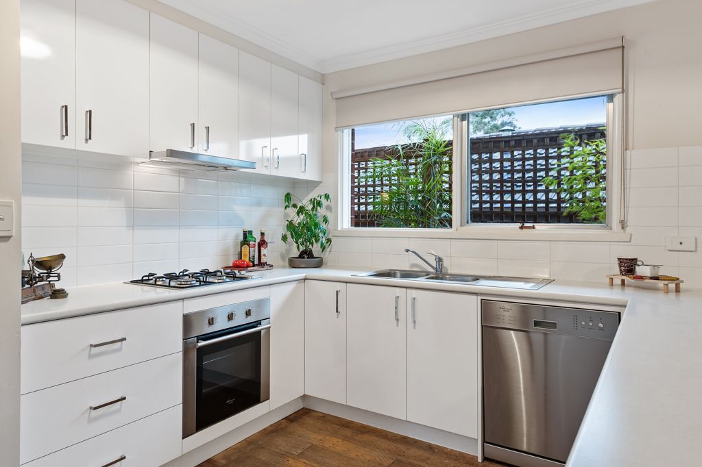 13 Bishop Avenue, Diamond Creek, VIC 3089